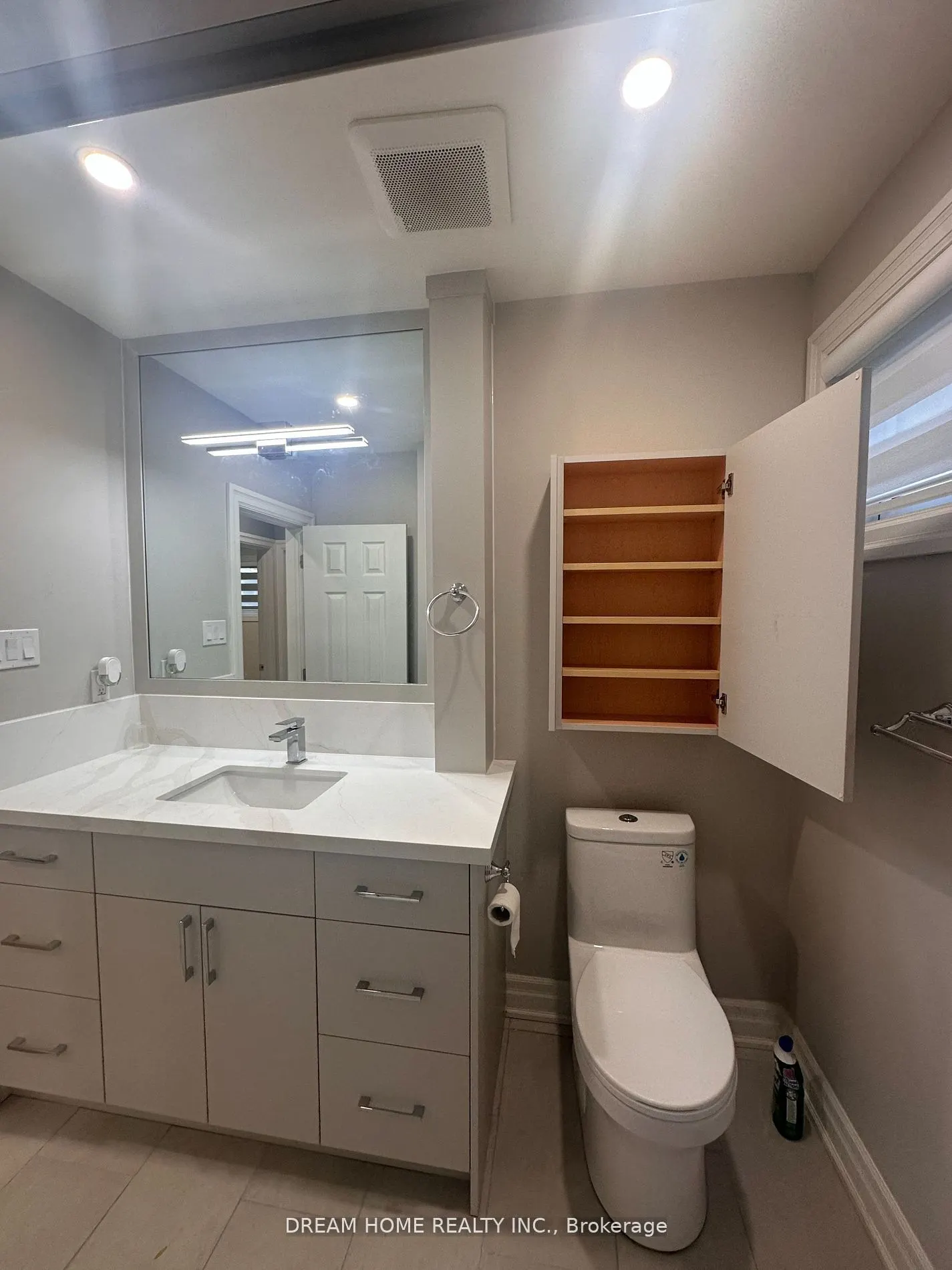 5 Empire Court, #Main