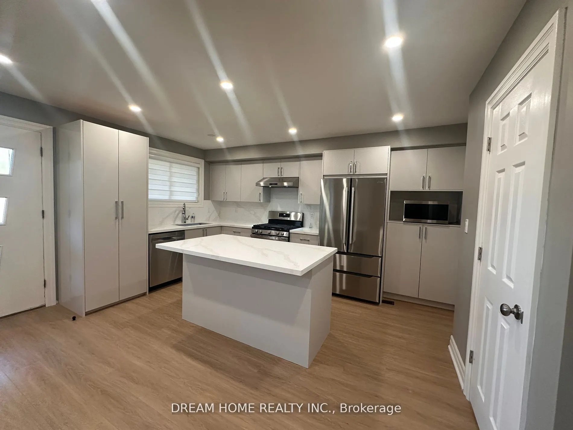 5 Empire Court, #Main