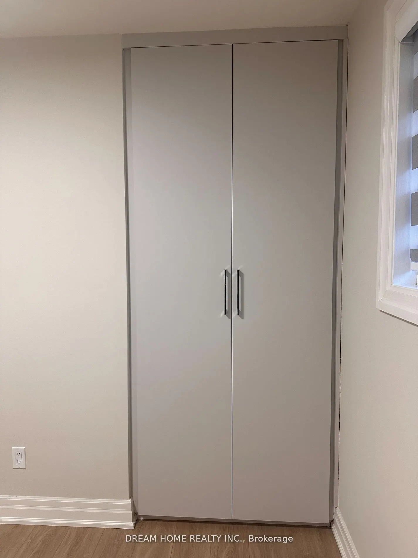 5 Empire Court, #Main