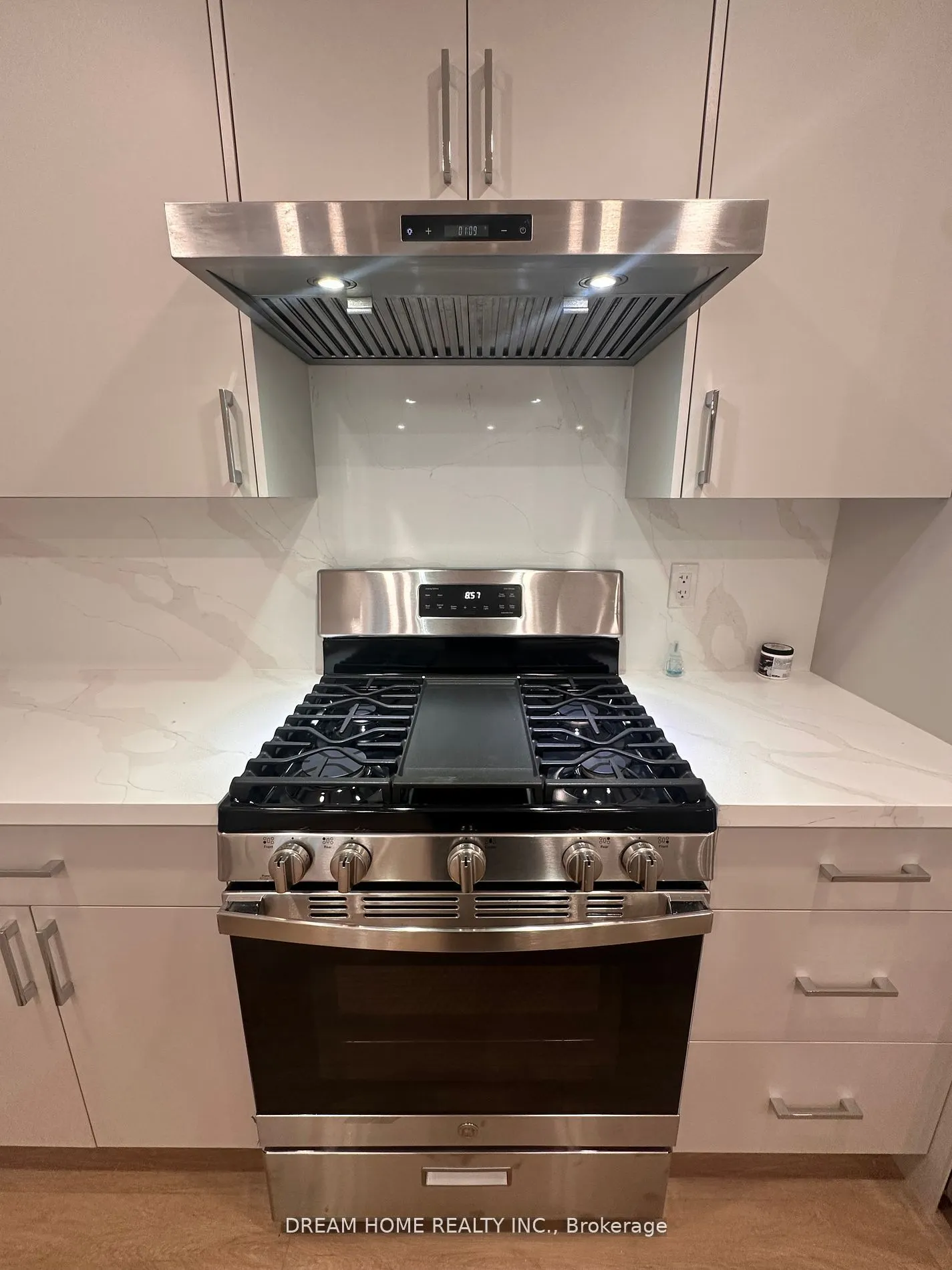 5 Empire Court, #Main