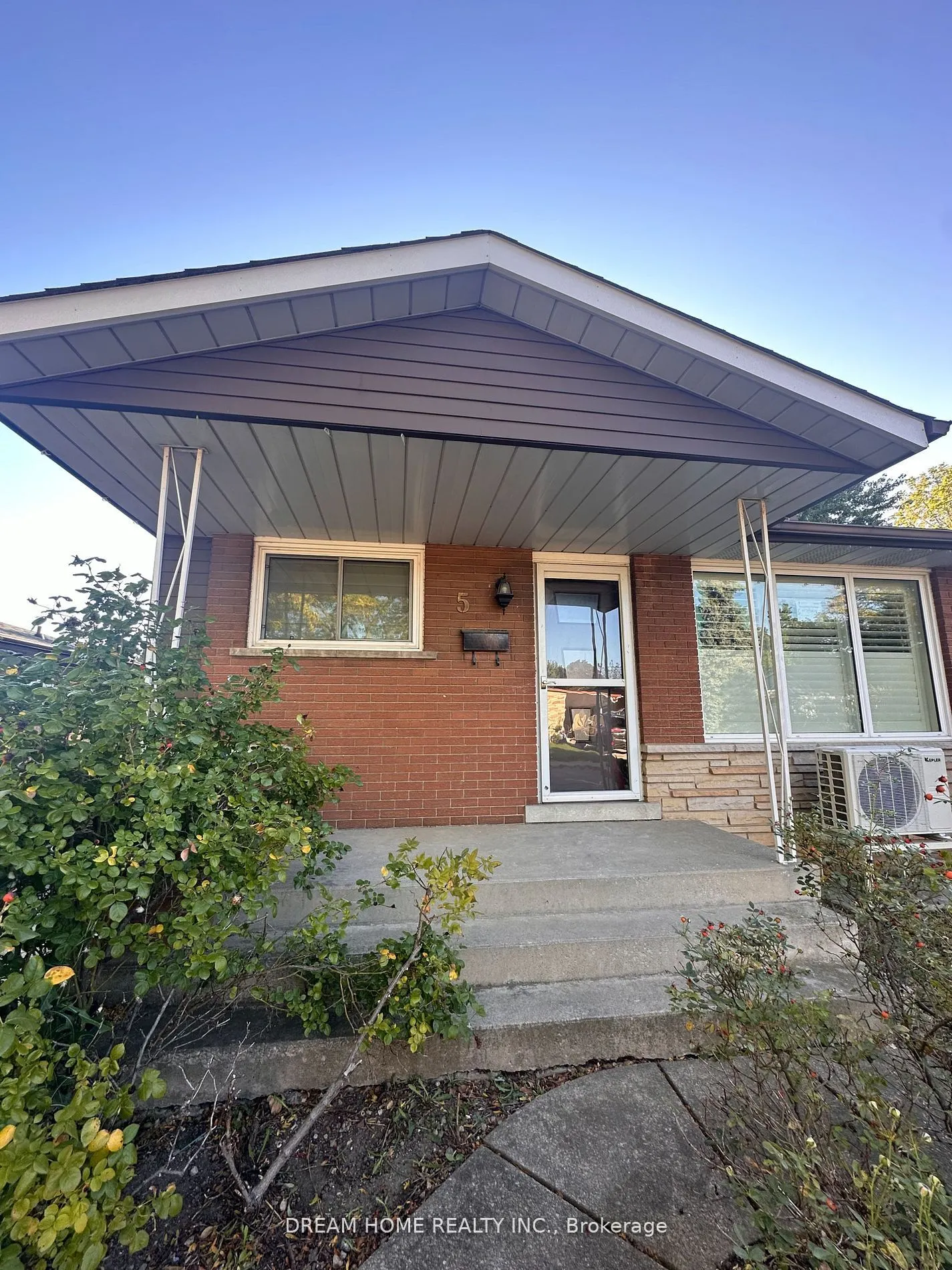 5 Empire Court, #Main