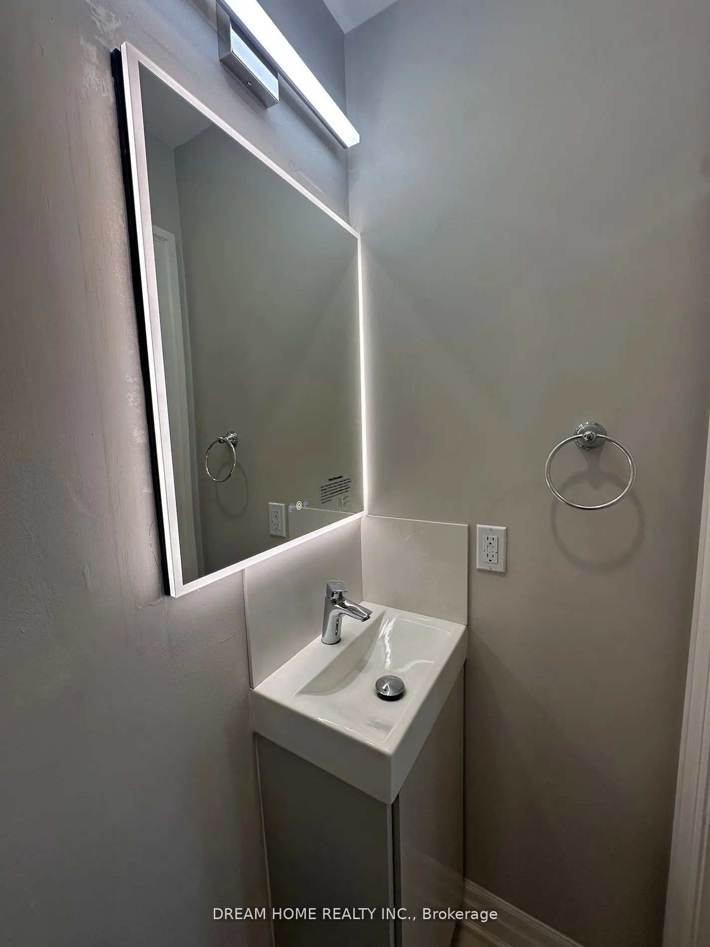 5 Empire Court, #Main