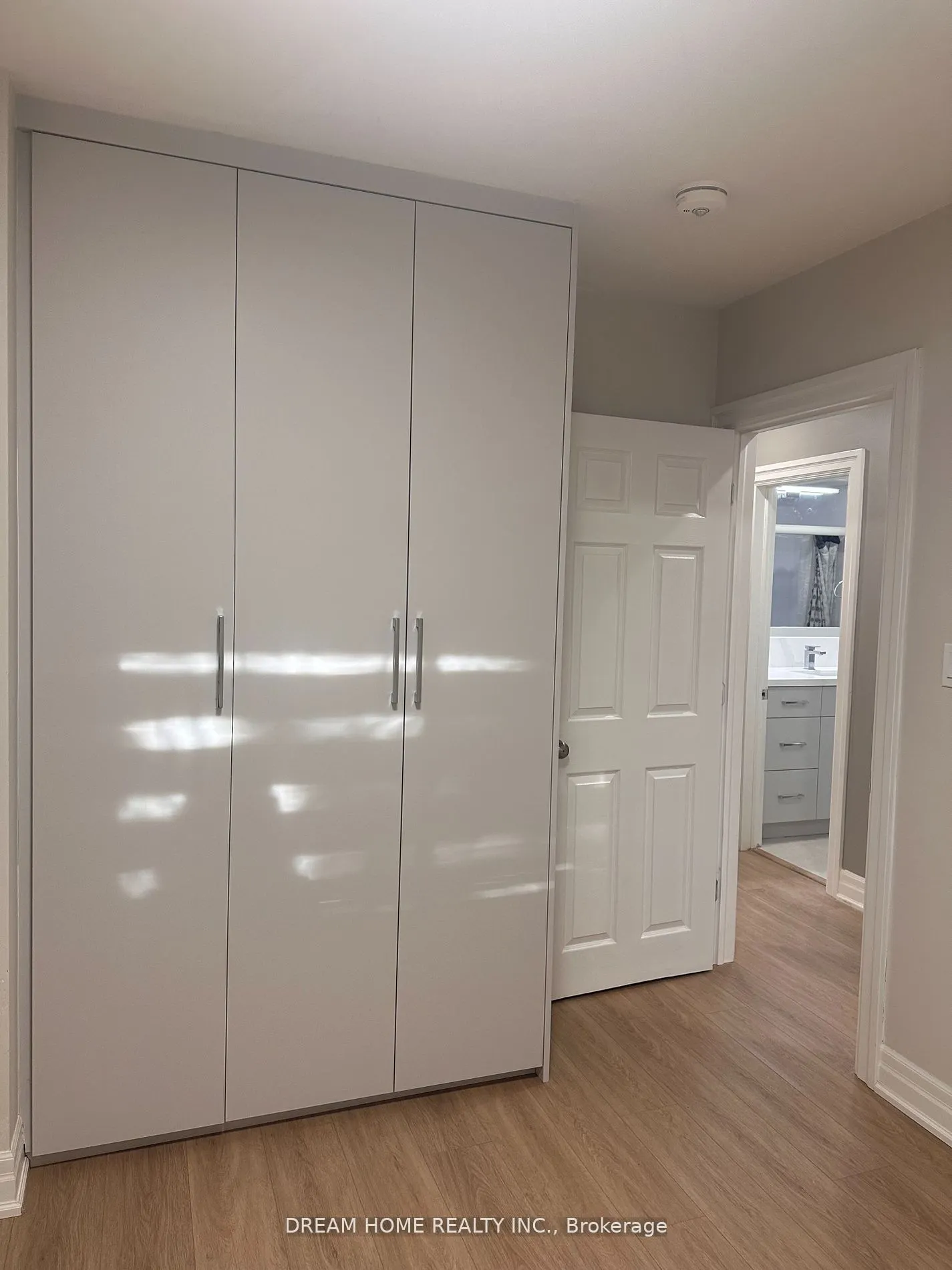 5 Empire Court, #Main