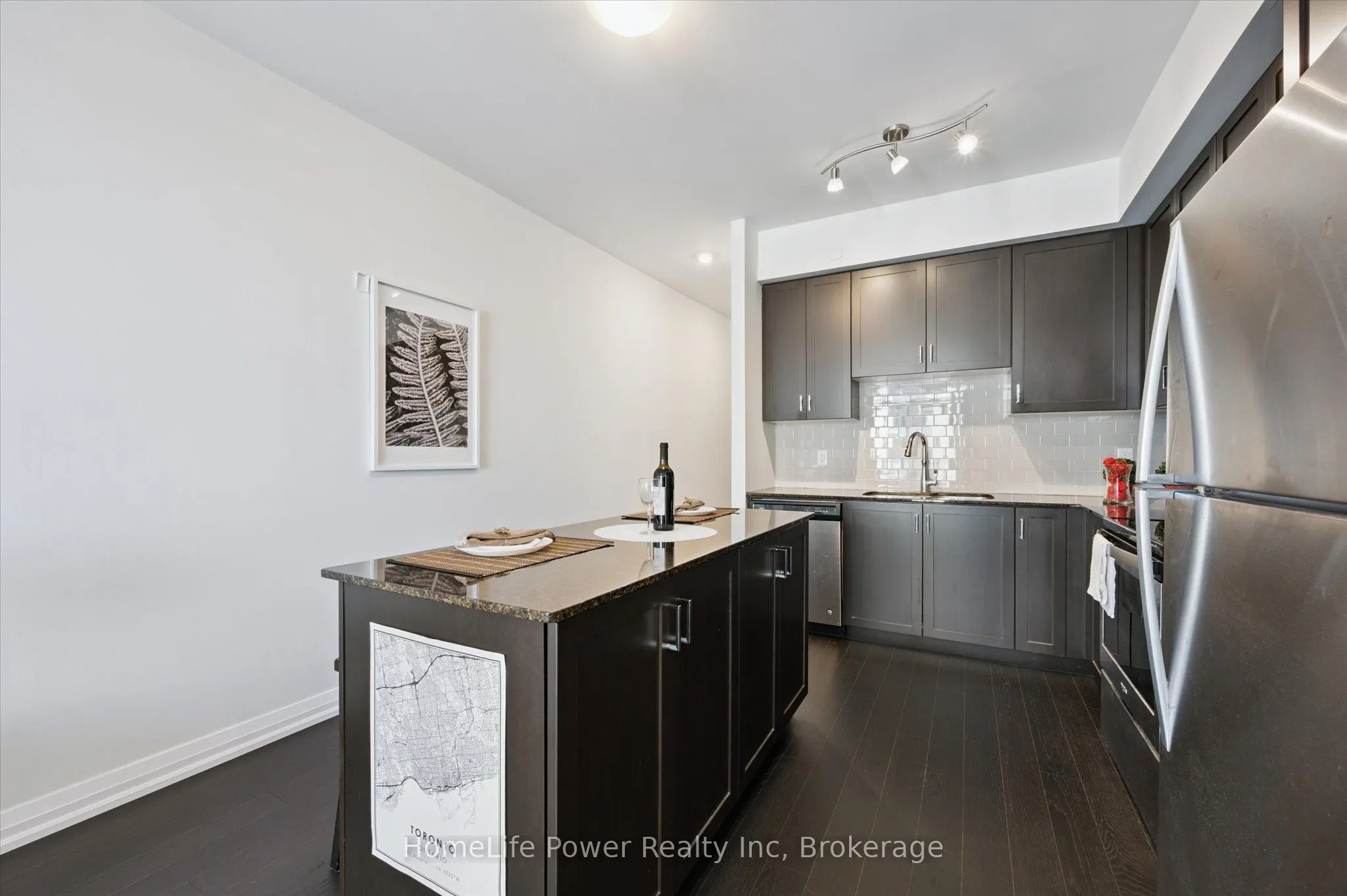 155 Caroline Street S, #603