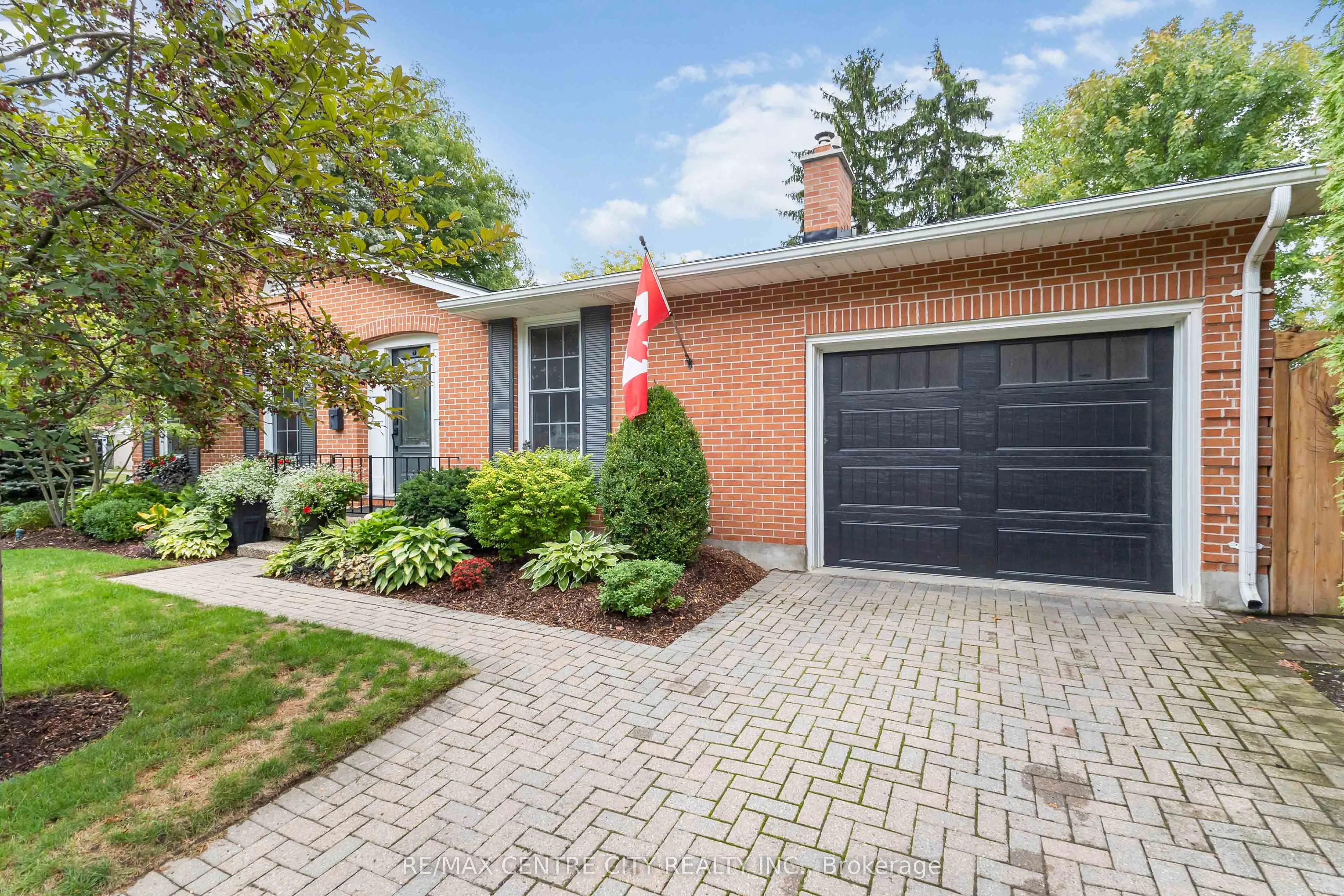 1450 Stoneybrook Crescent