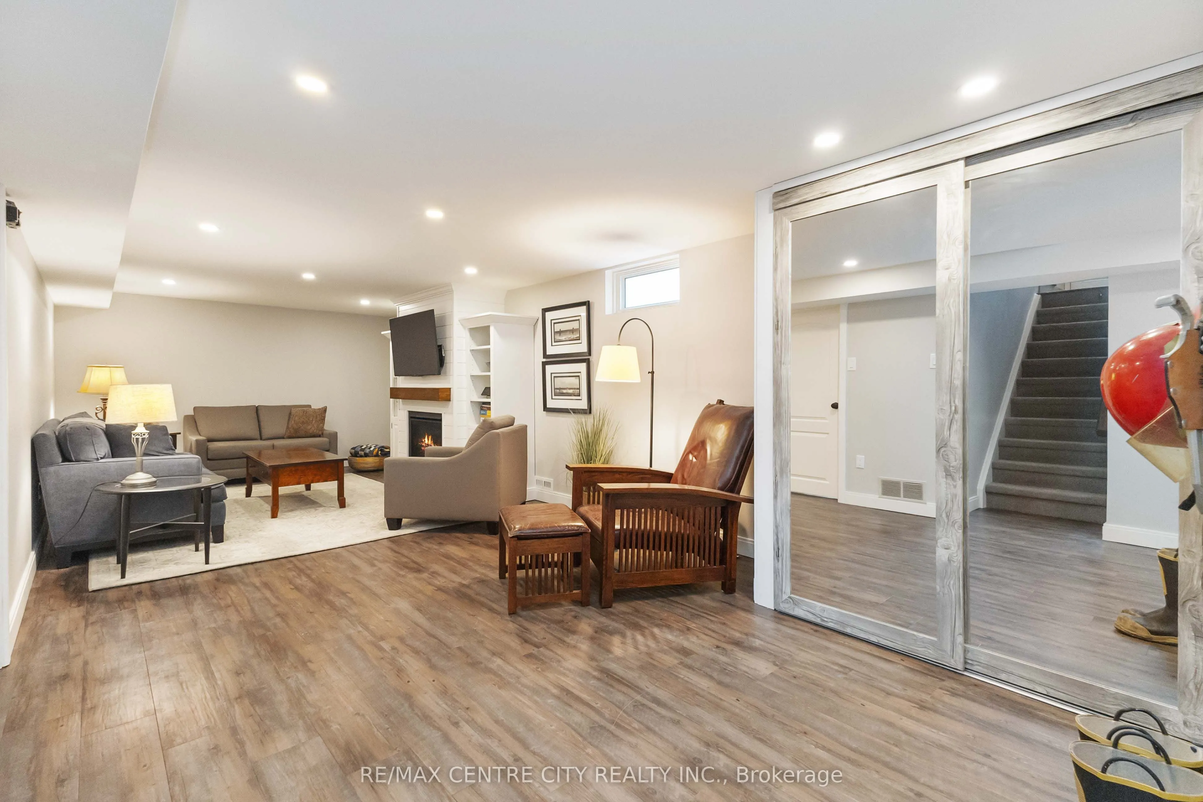 1450 Stoneybrook Crescent