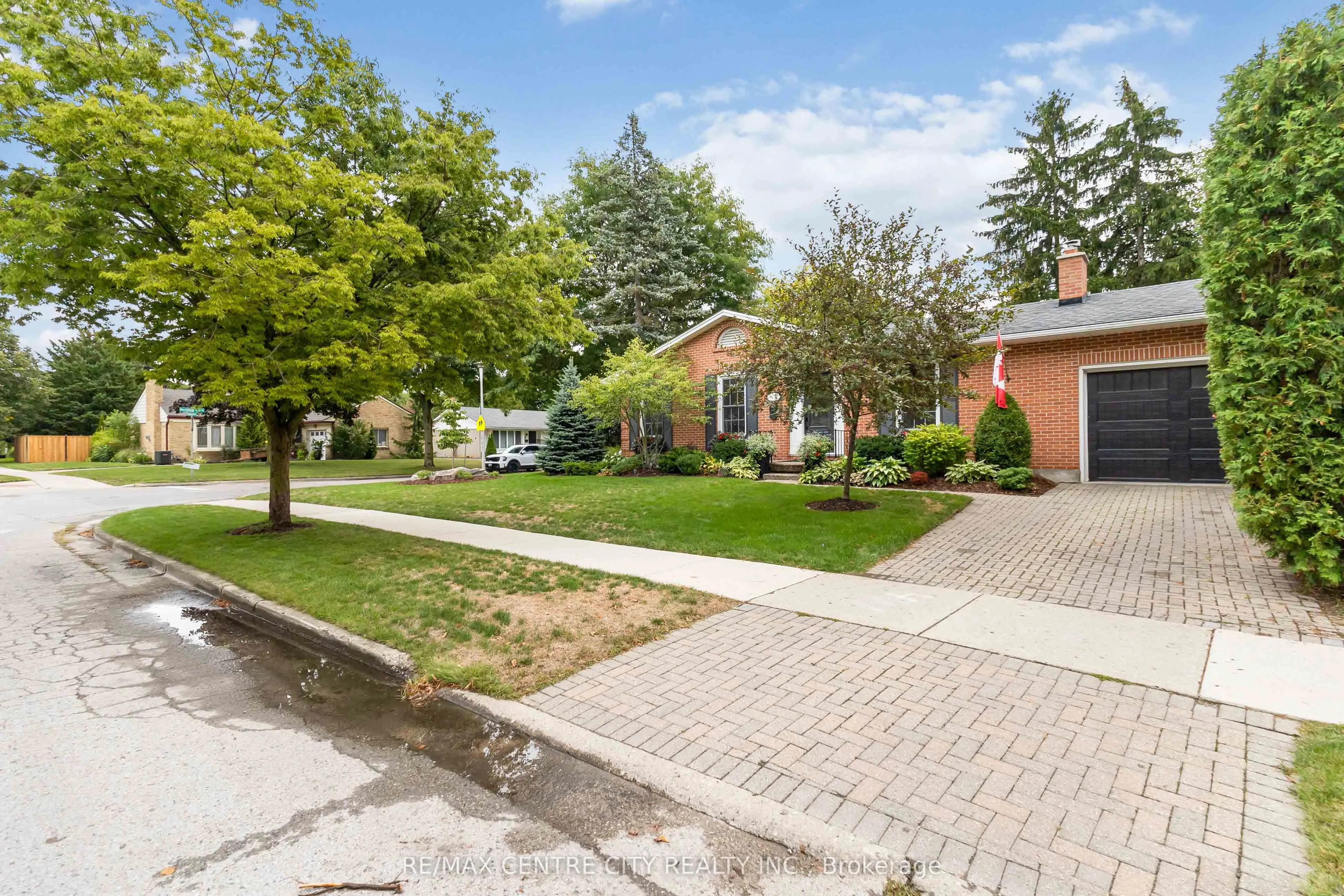 1450 Stoneybrook Crescent