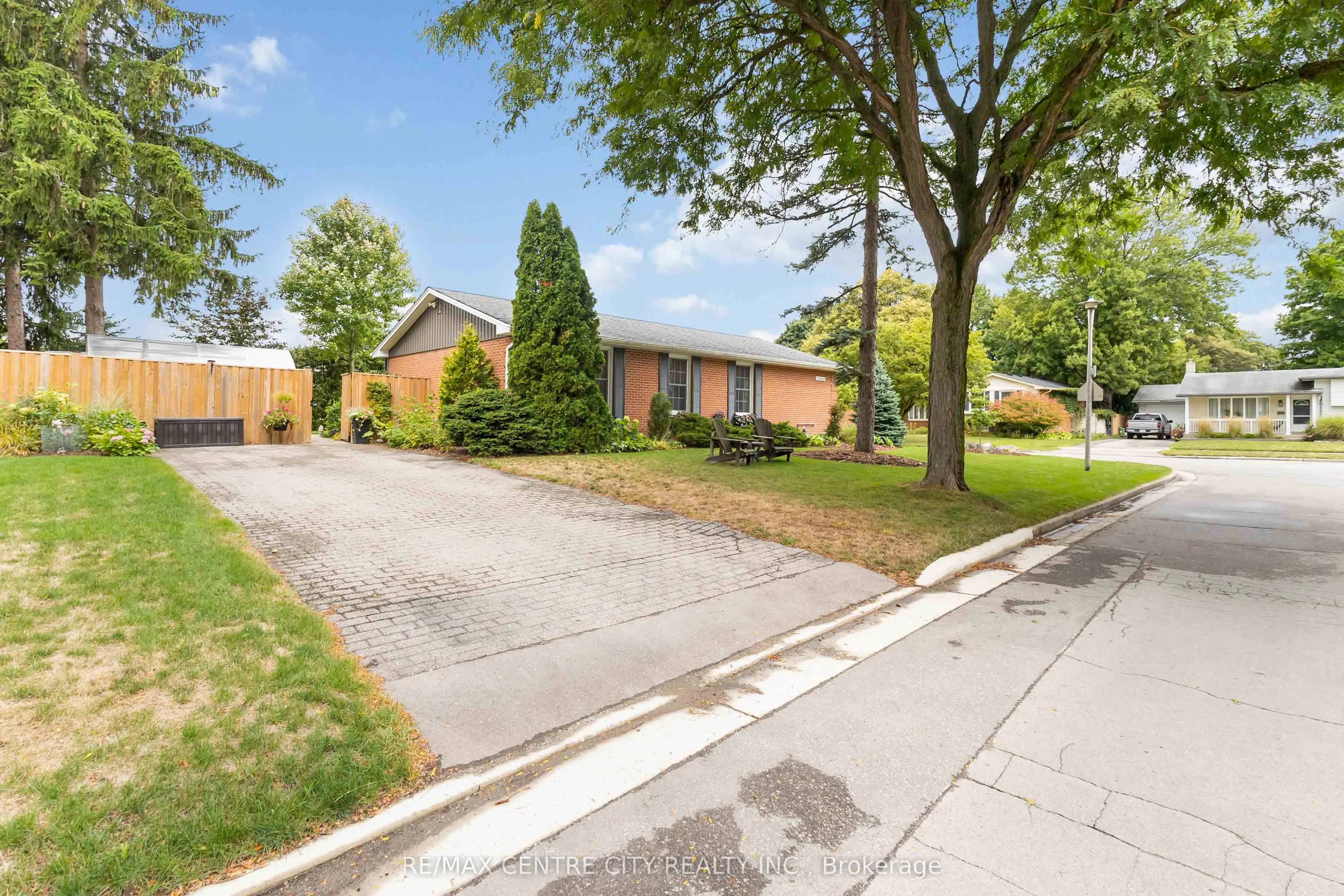 1450 Stoneybrook Crescent