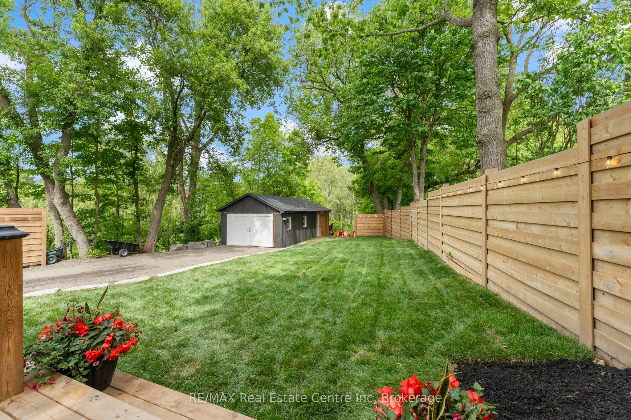 1283 Swan Street