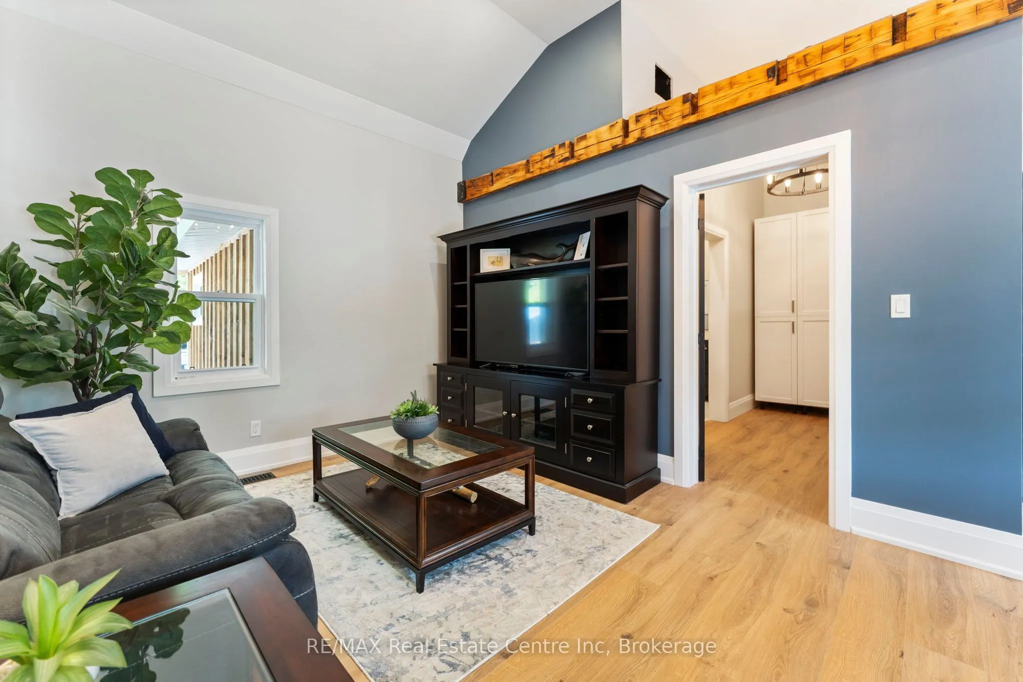1283 Swan Street