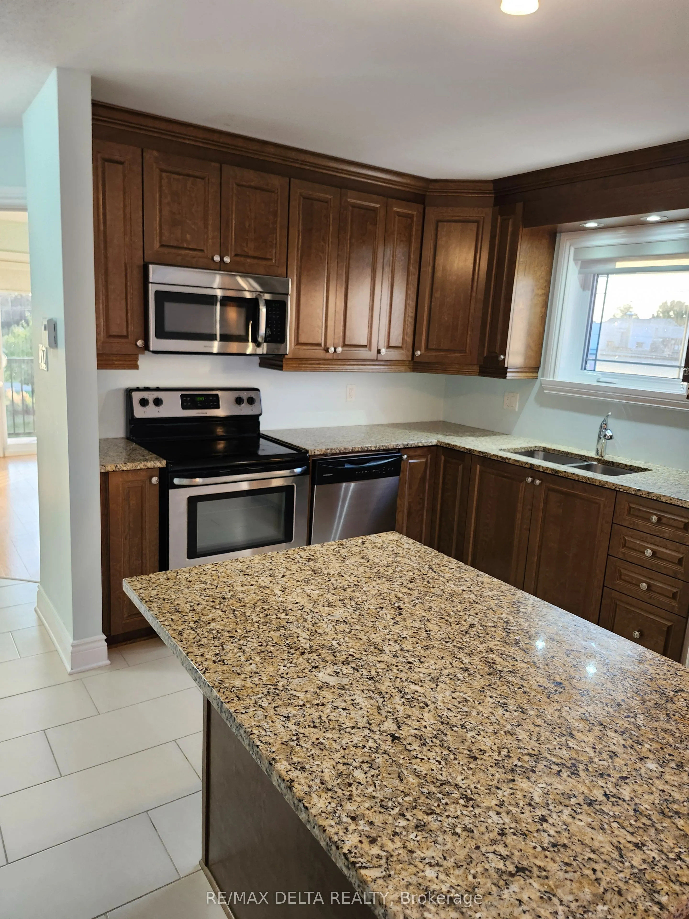 750 St. Jacques Street, #201