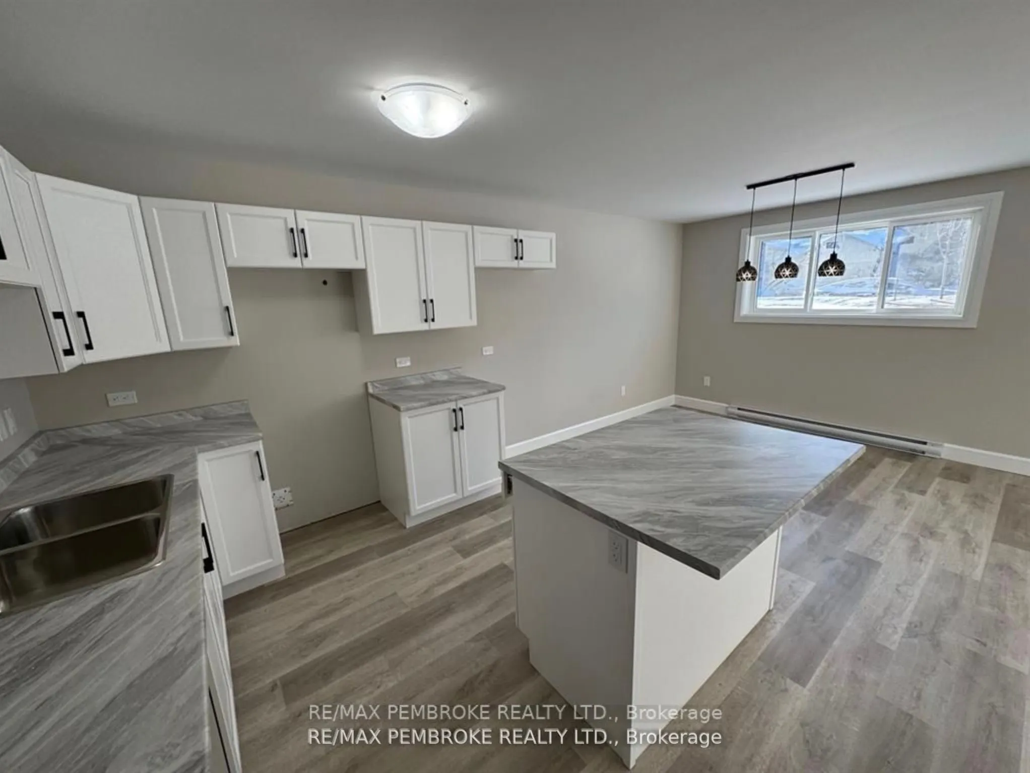 2063 Sandstone Crescent