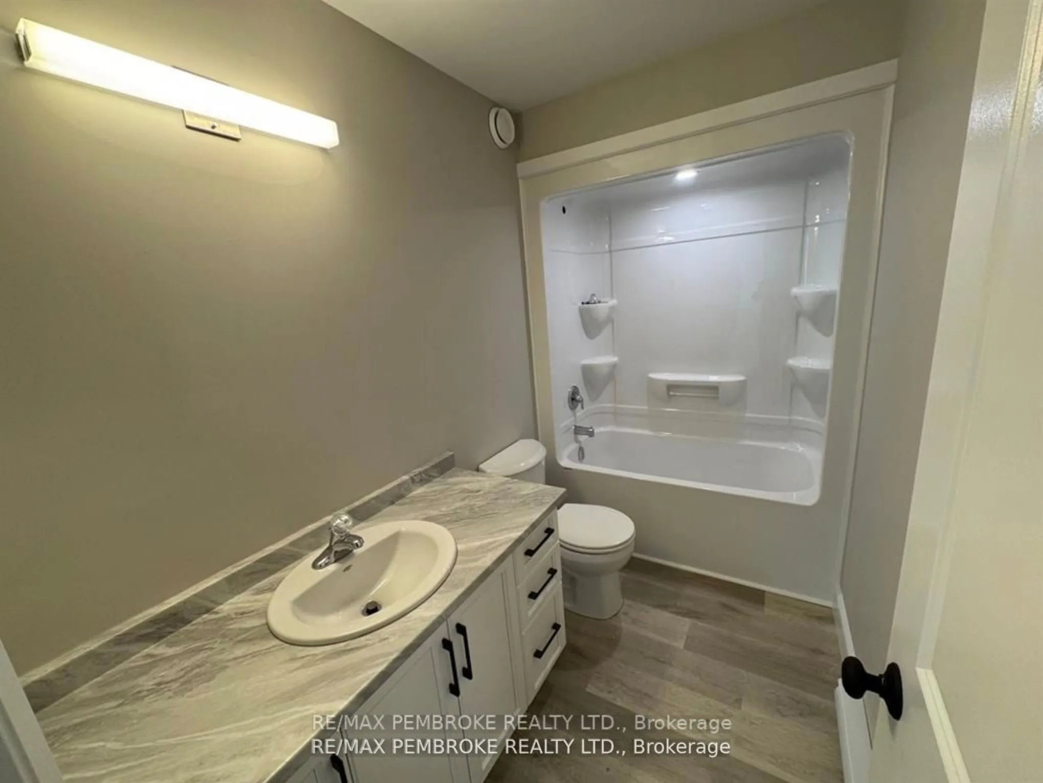 2063 Sandstone Crescent