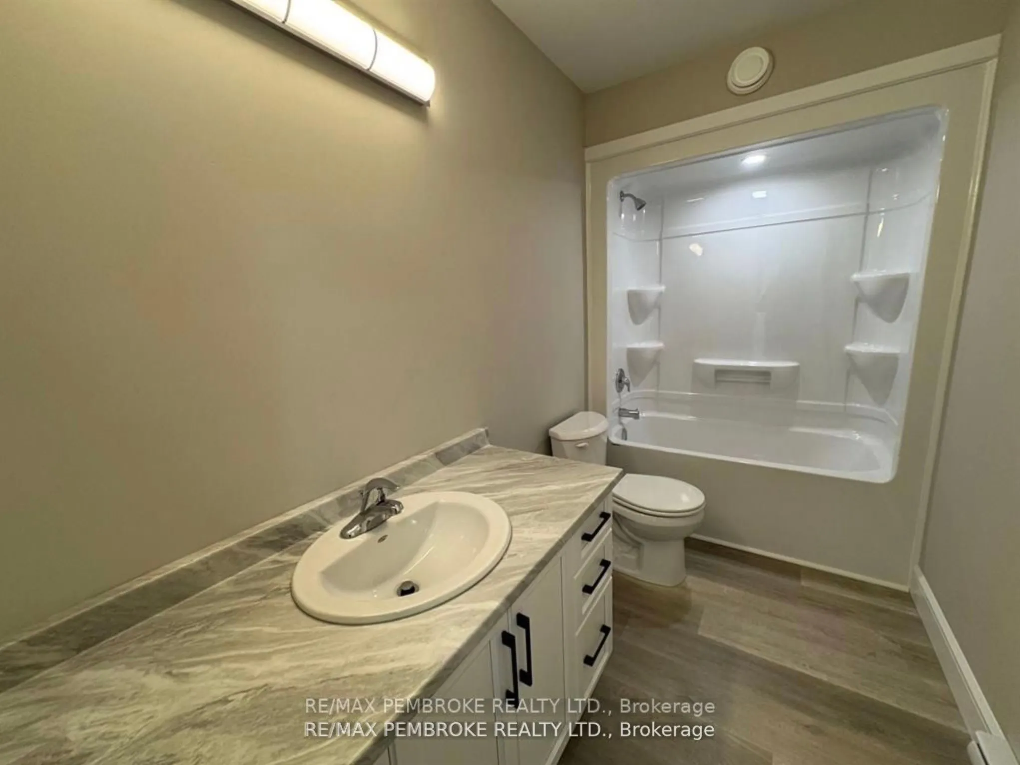 2063 Sandstone Crescent
