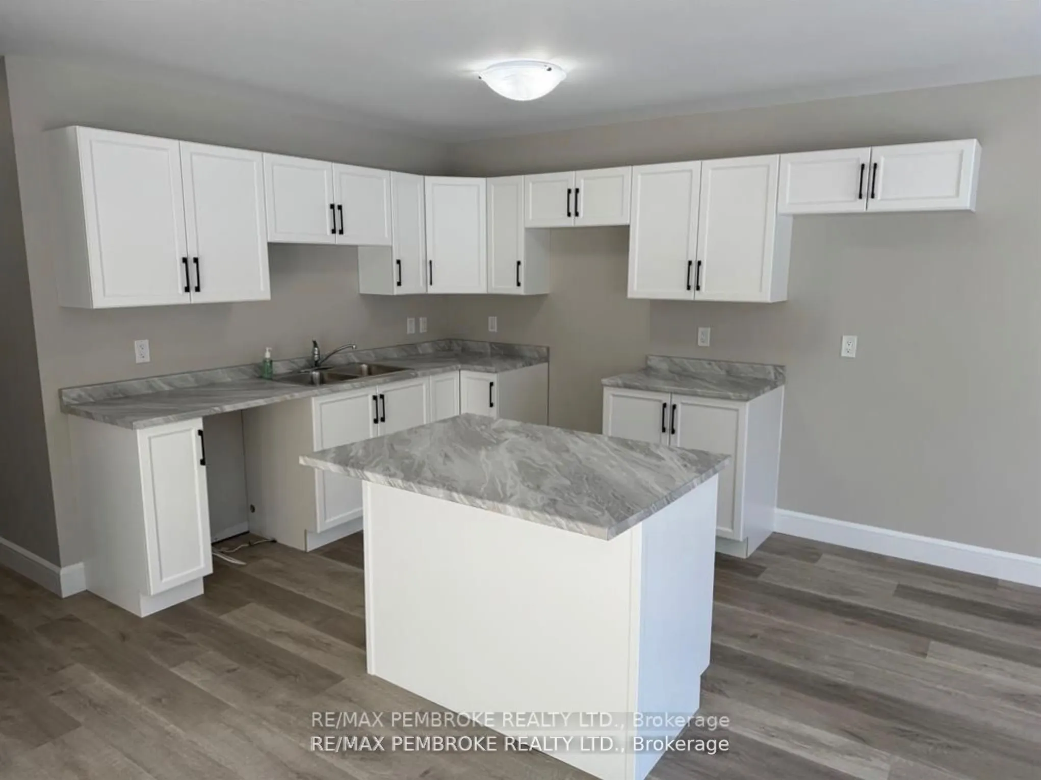 2063 Sandstone Crescent