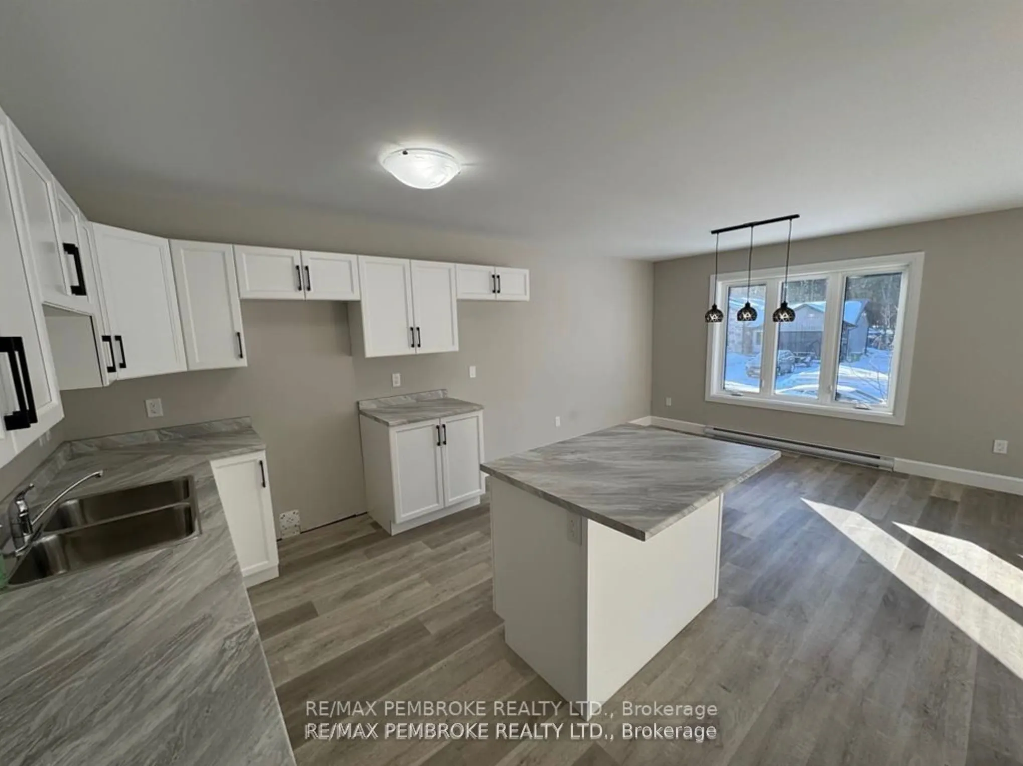 2063 Sandstone Crescent