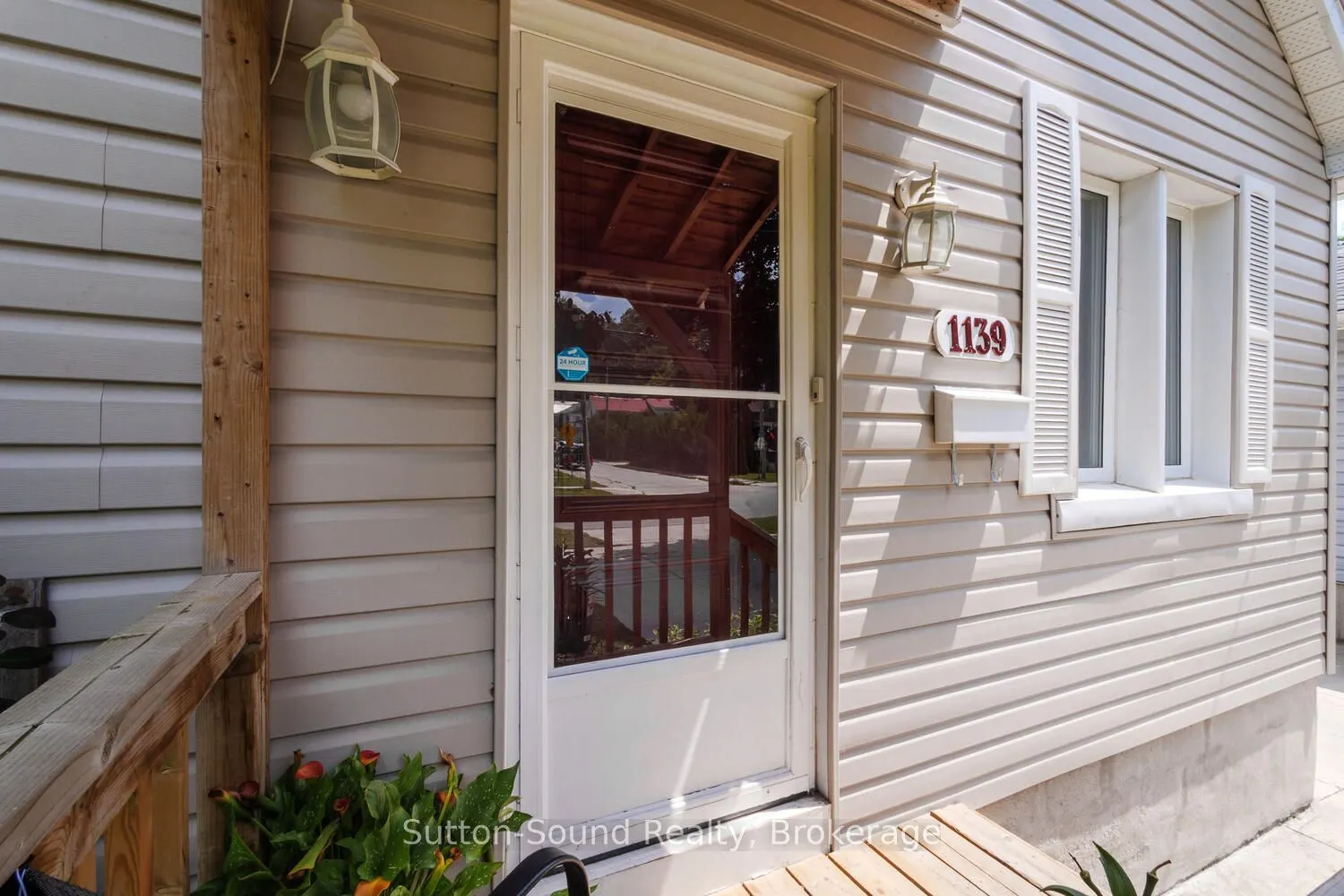 1139 4th Avenue W