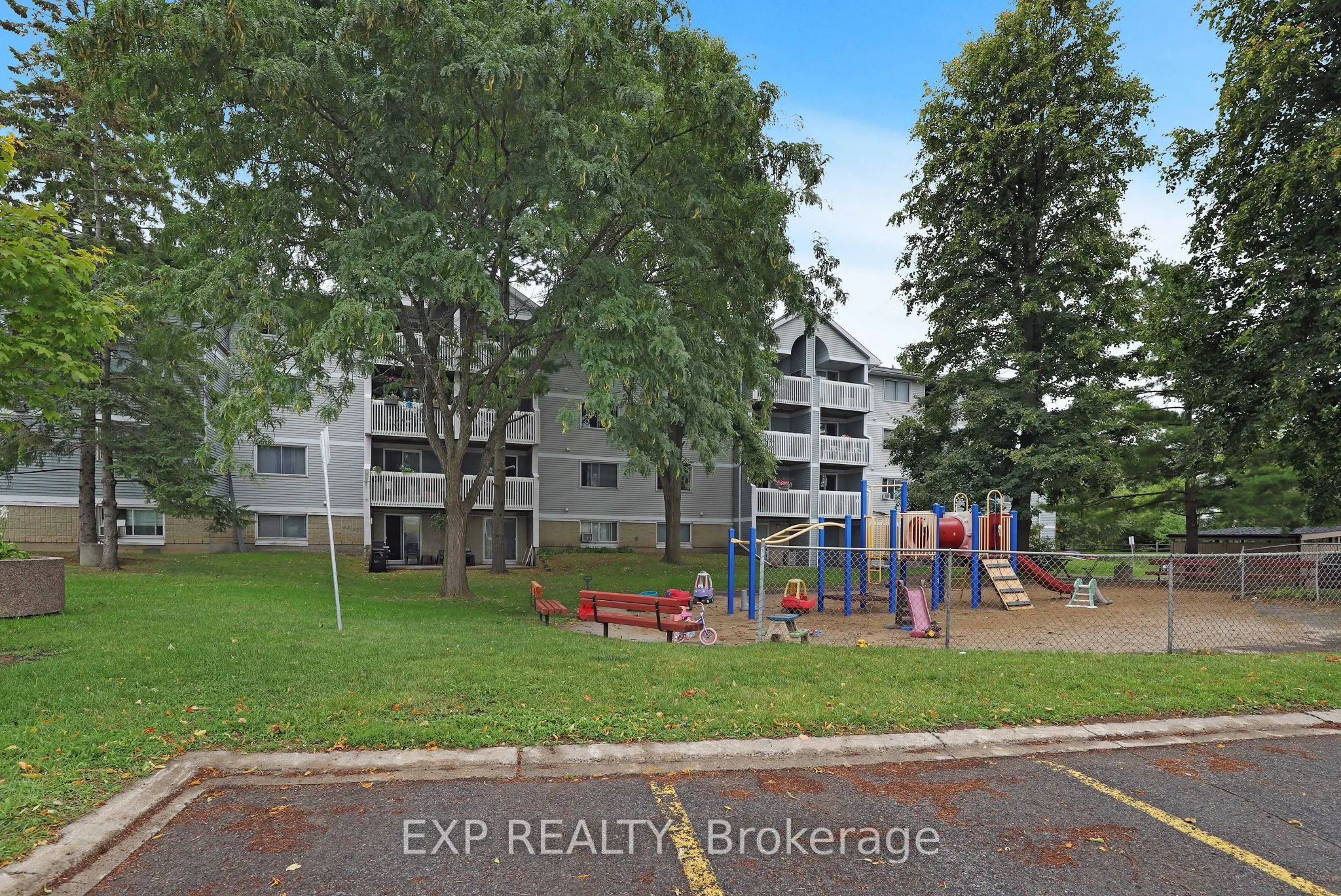 214 Viewmount Drive, #212
