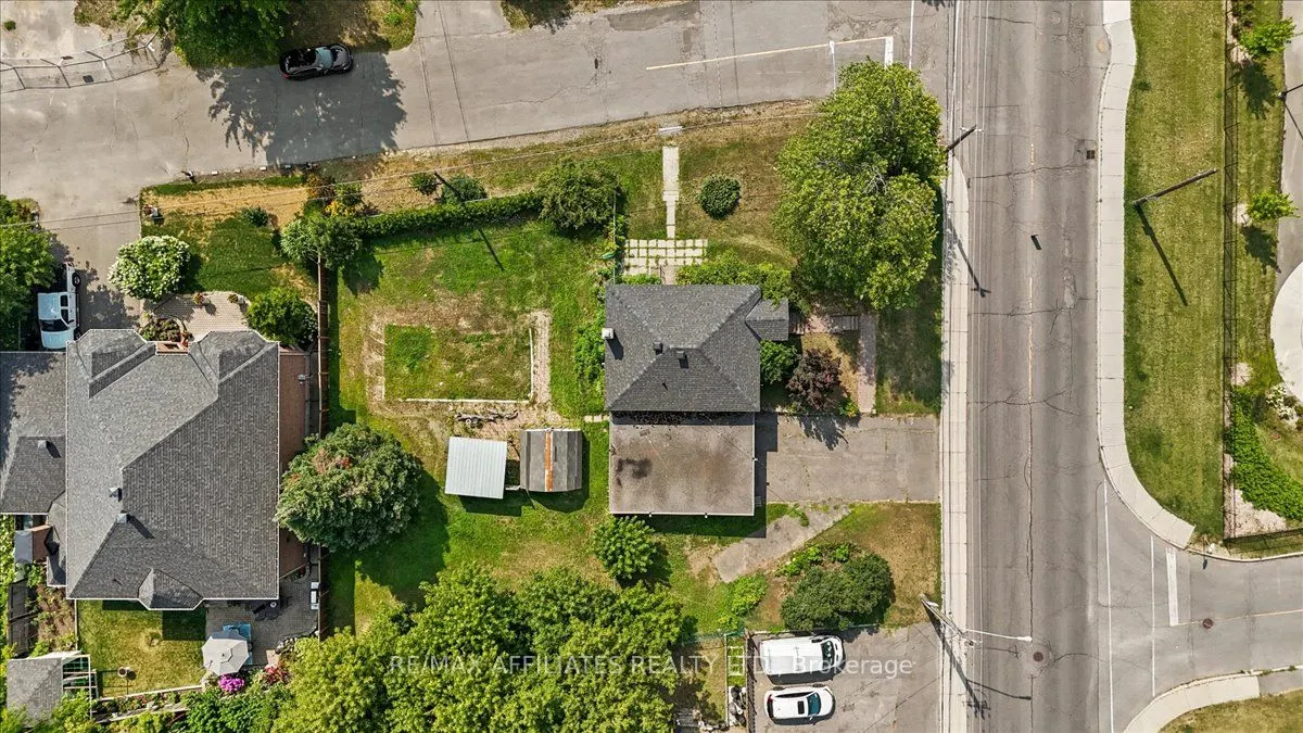 1133 Snow Street