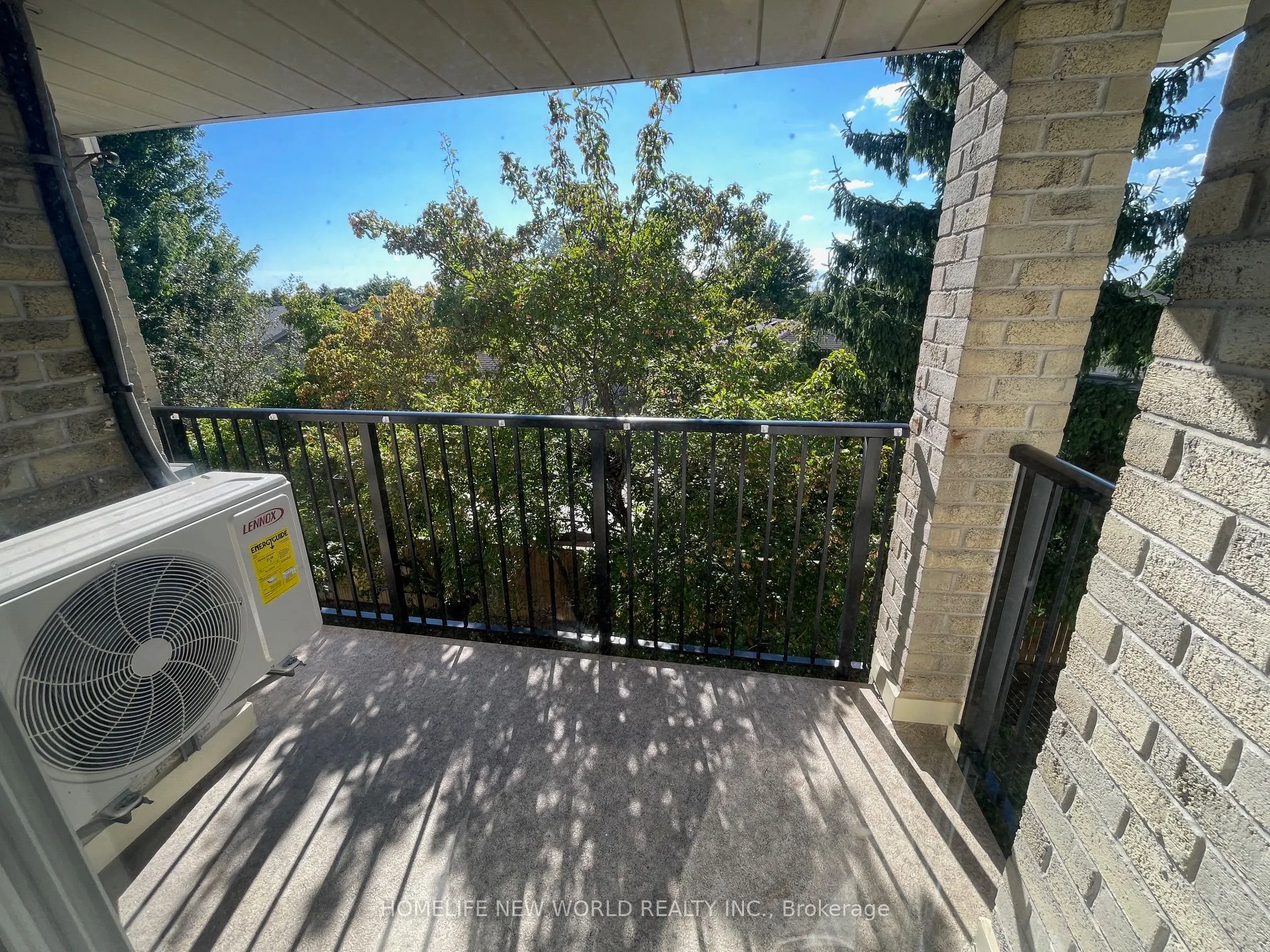 733 Deveron Crescent