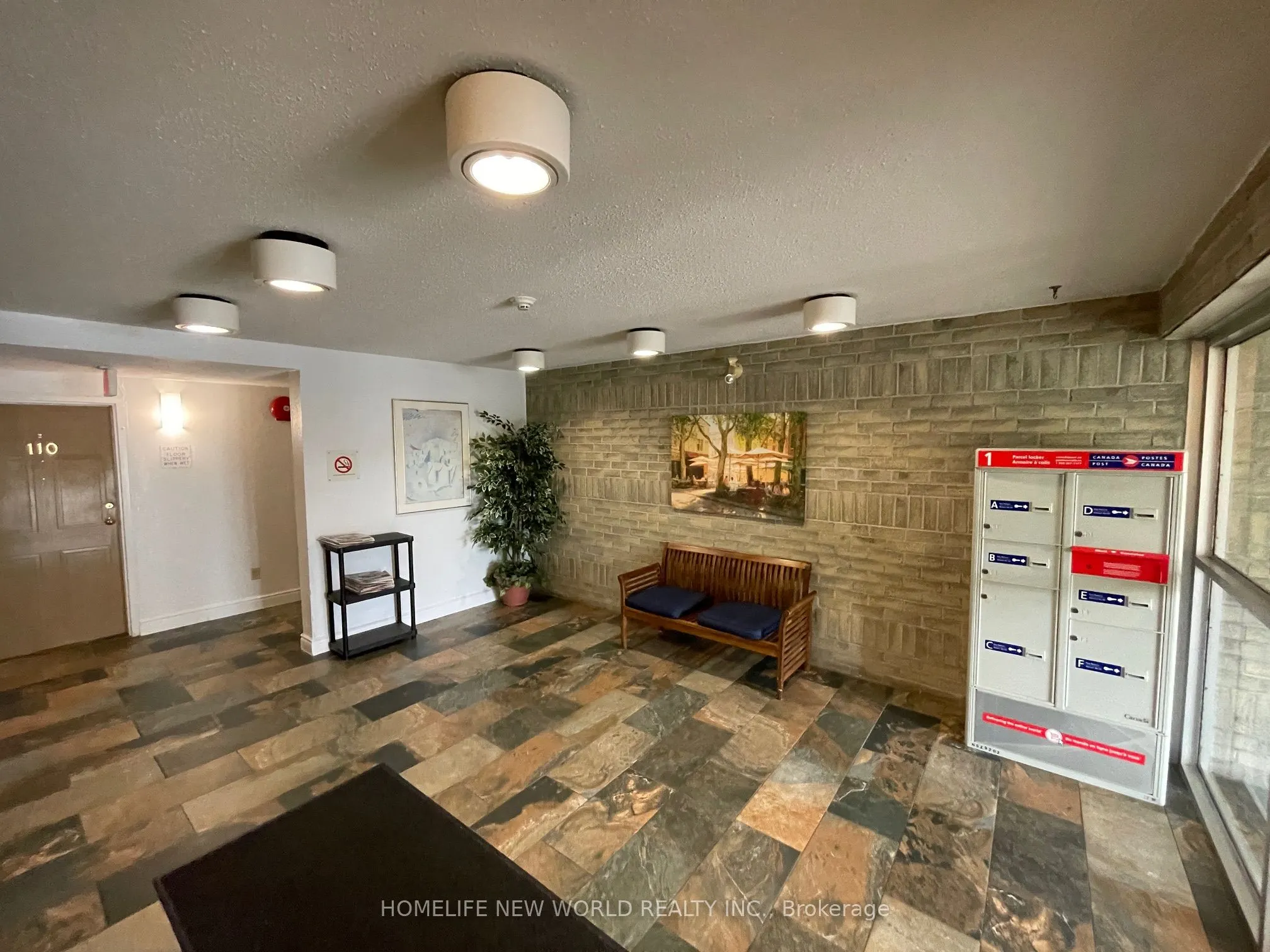 733 Deveron Crescent