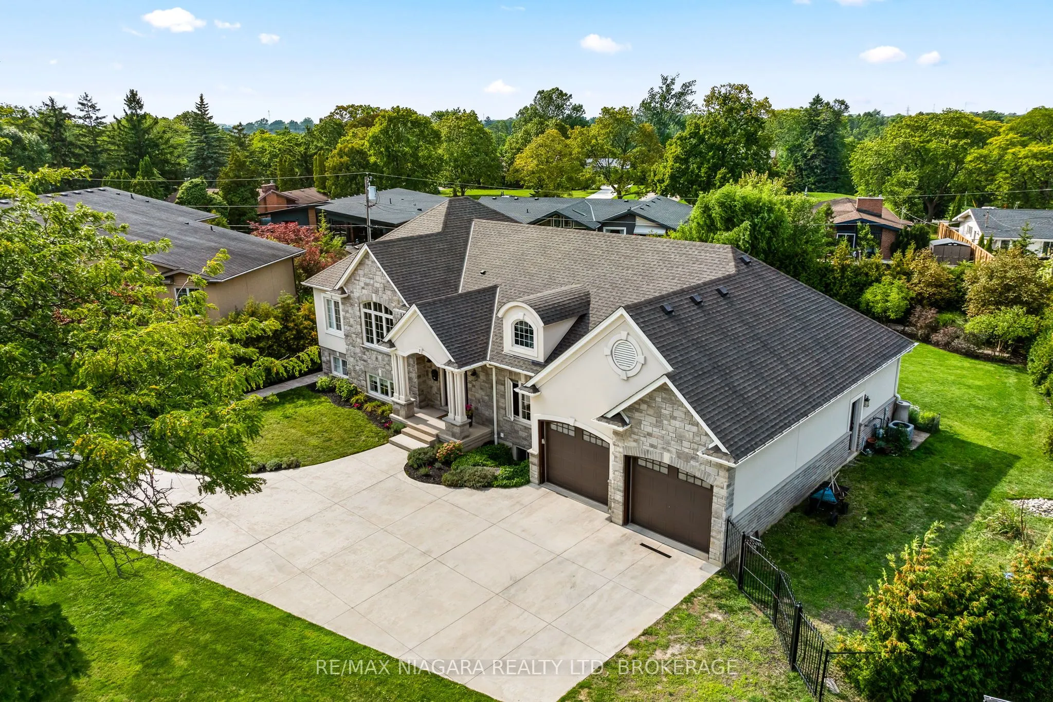 7 Parklane Crescent