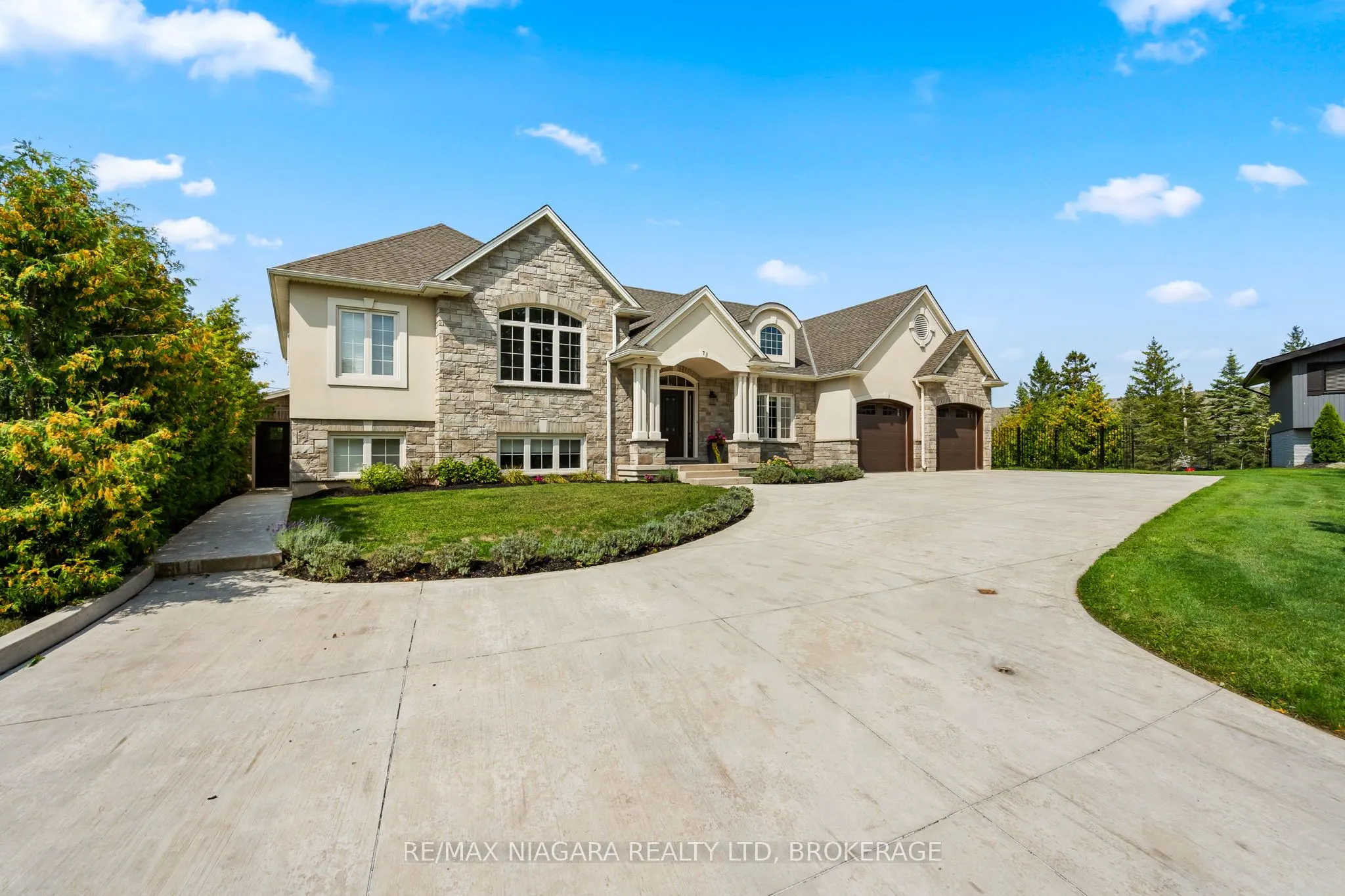7 Parklane Crescent