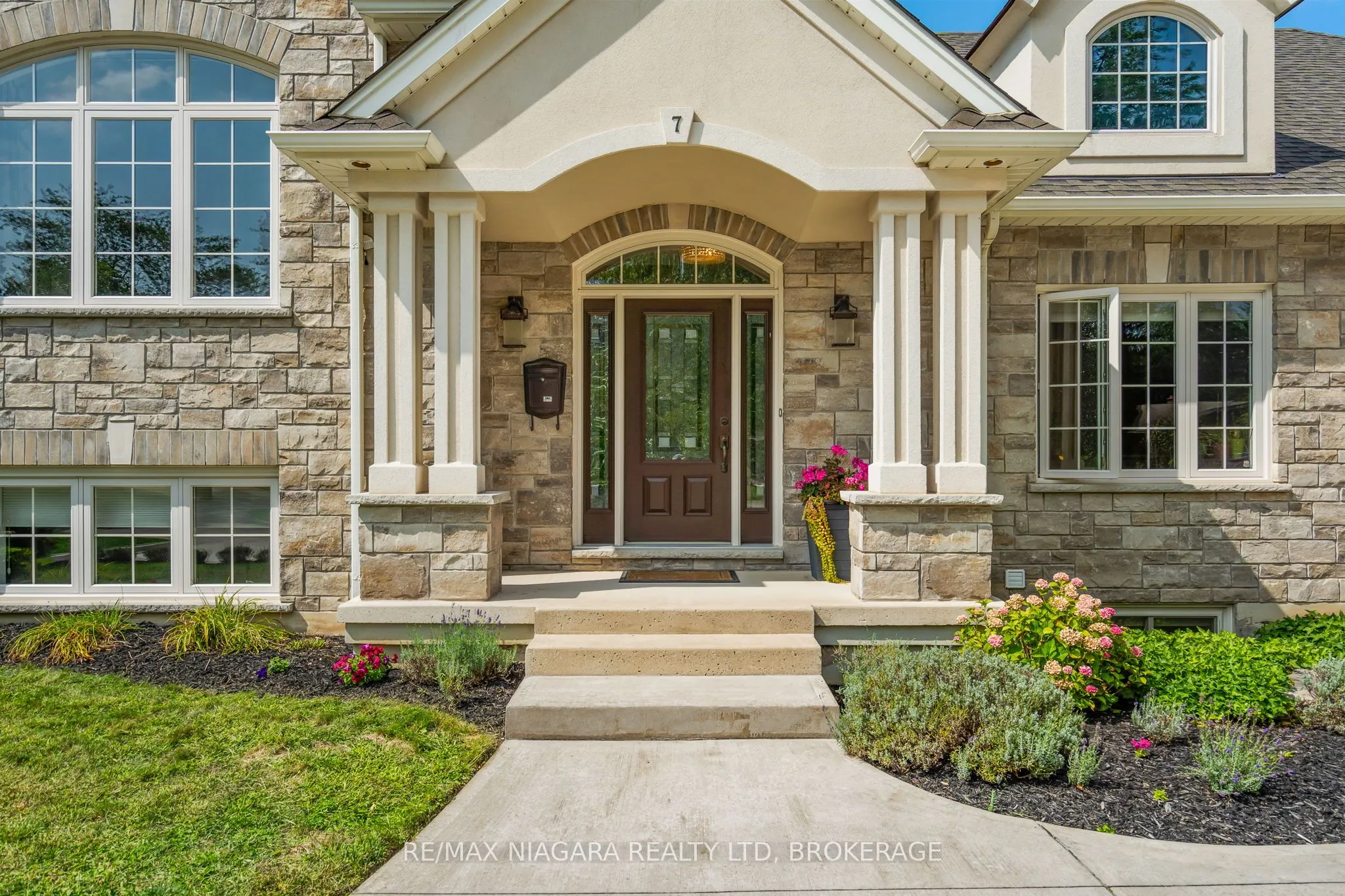 7 Parklane Crescent