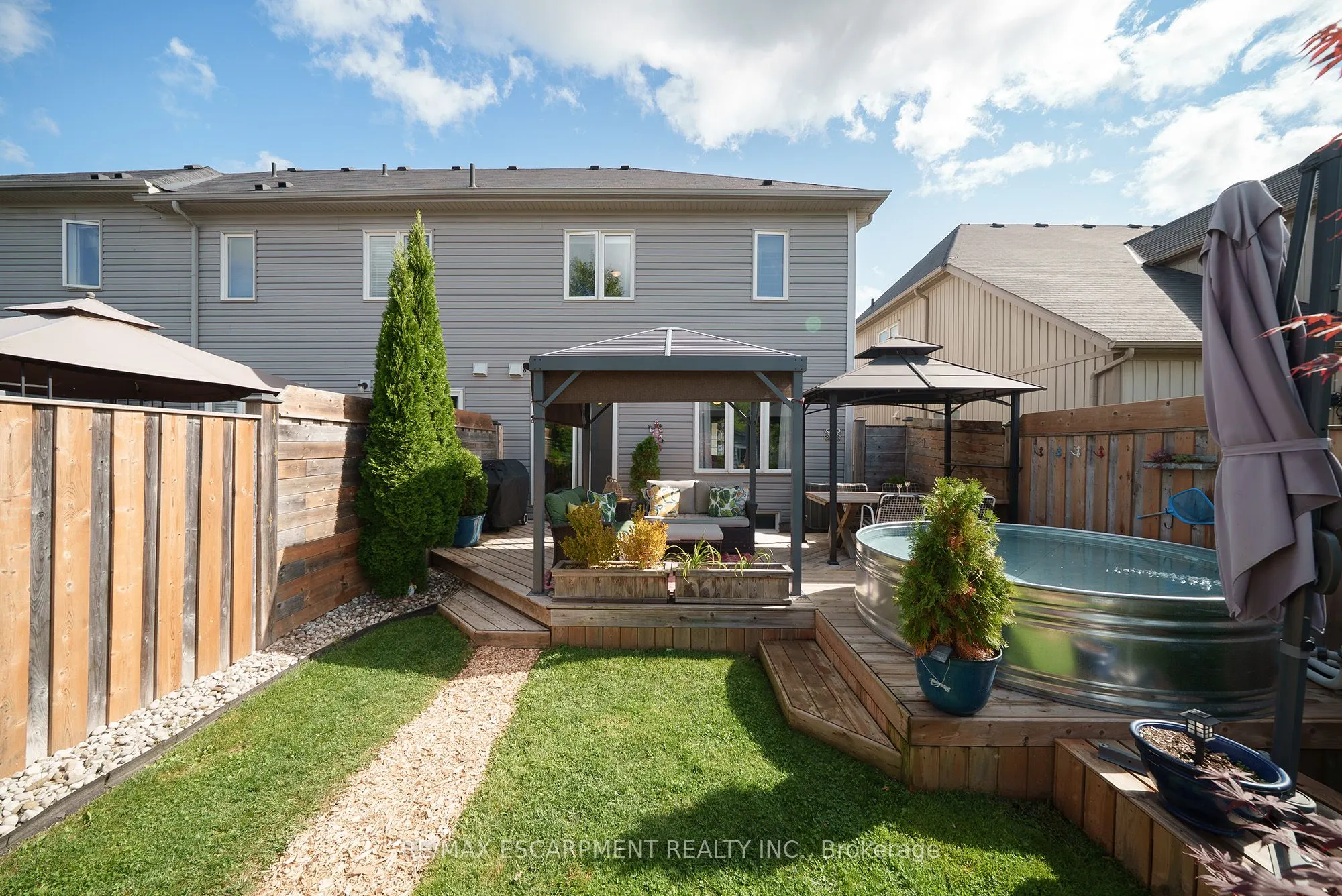 100 Bisset Avenue