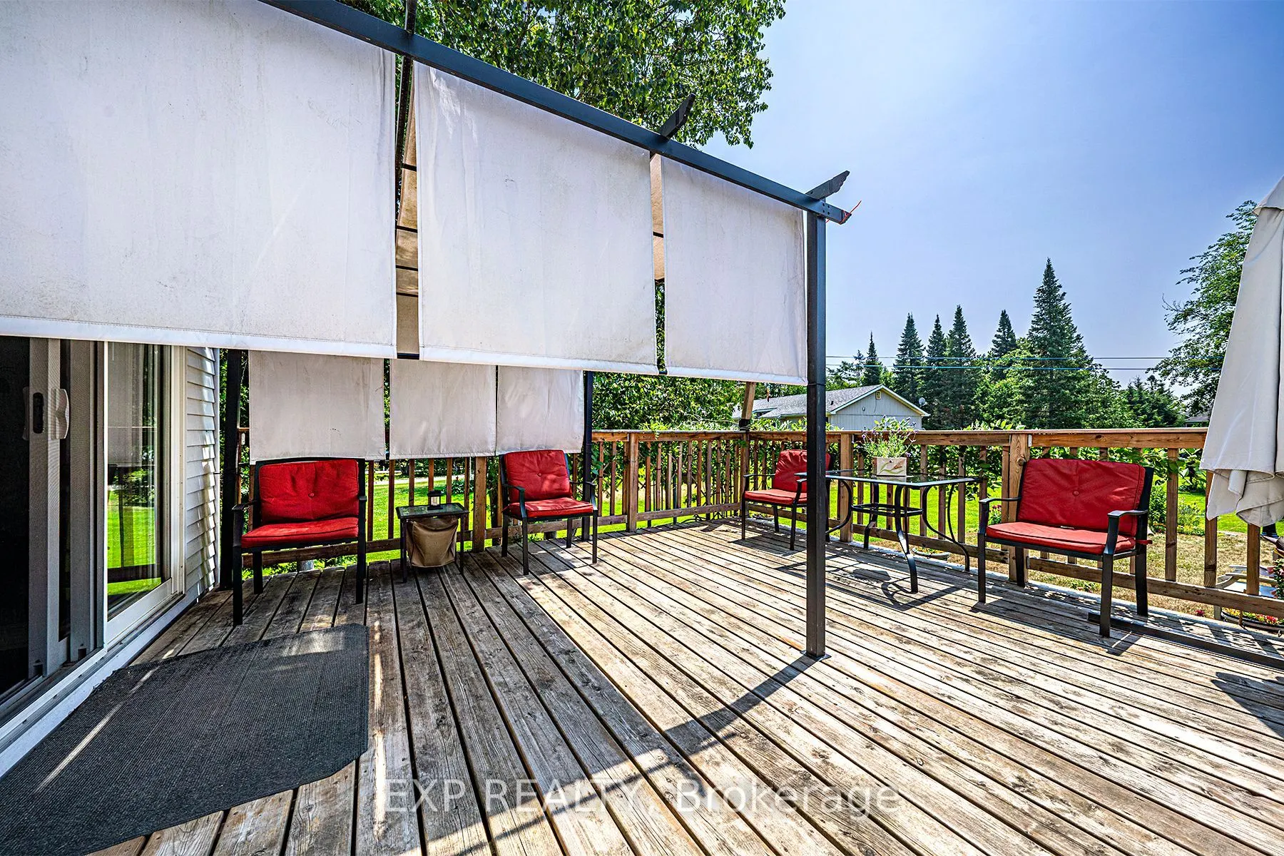 8 Pinewood Boulevard