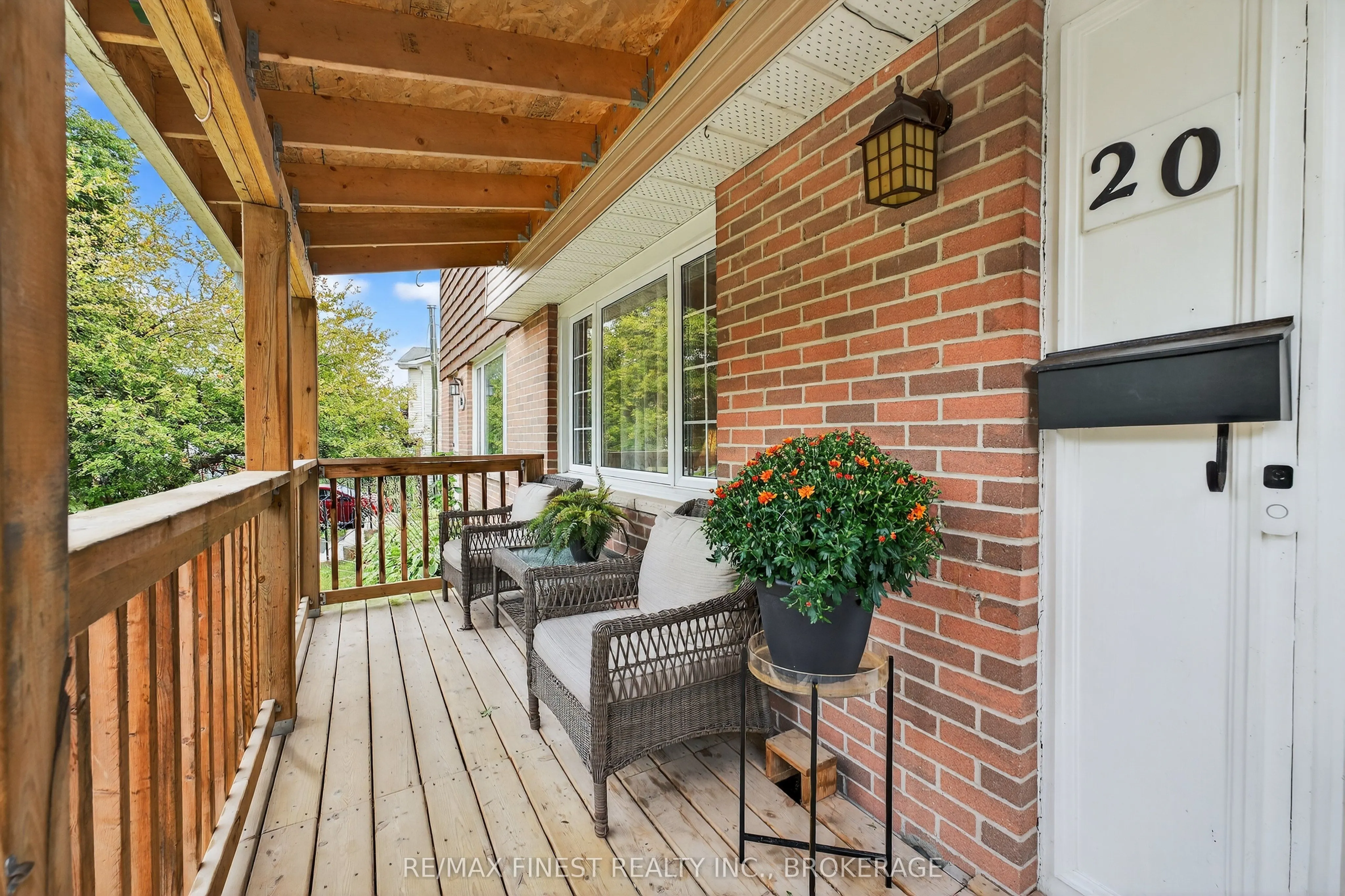 20 Carriage Court Avenue
