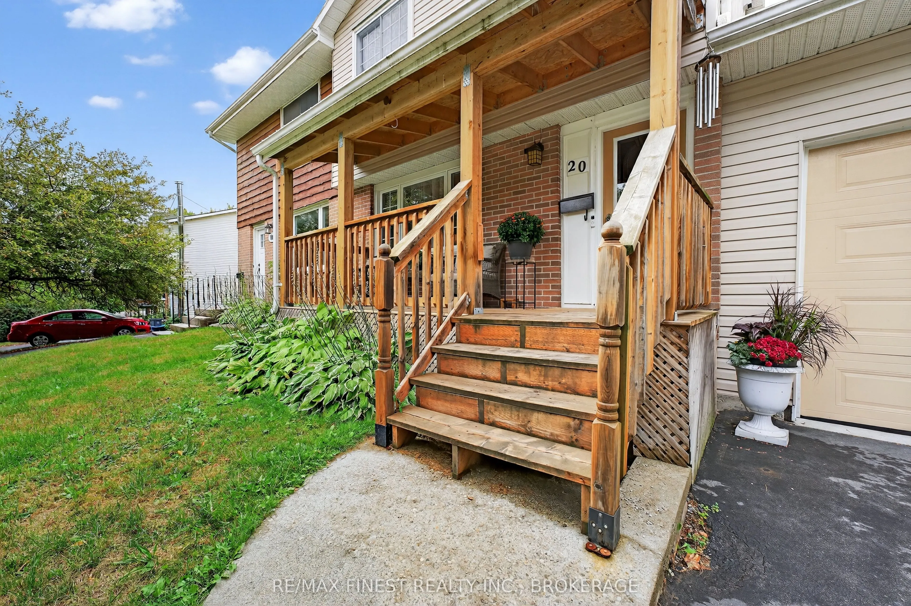 20 Carriage Court Avenue