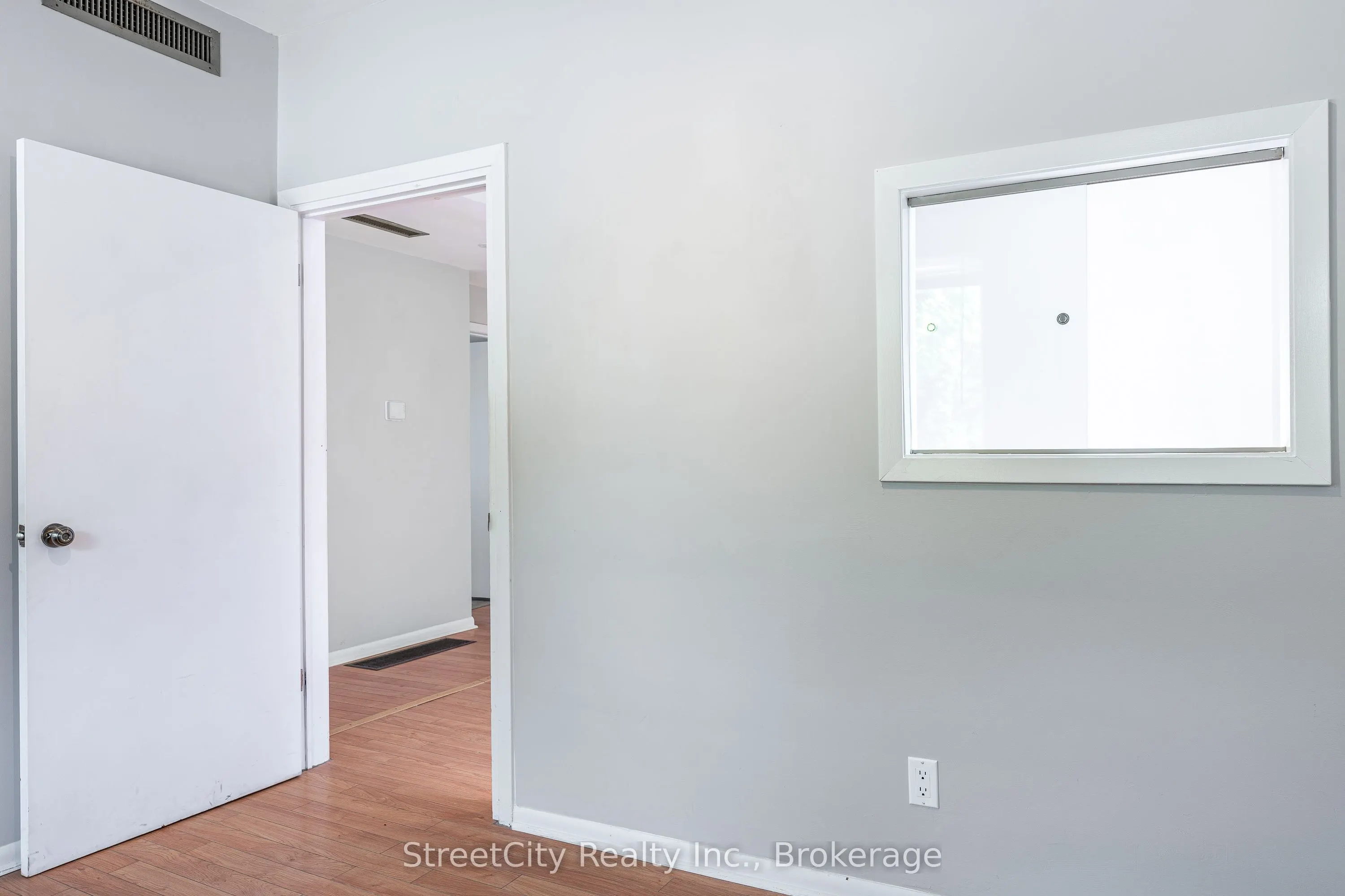 19 Waterloo Street S