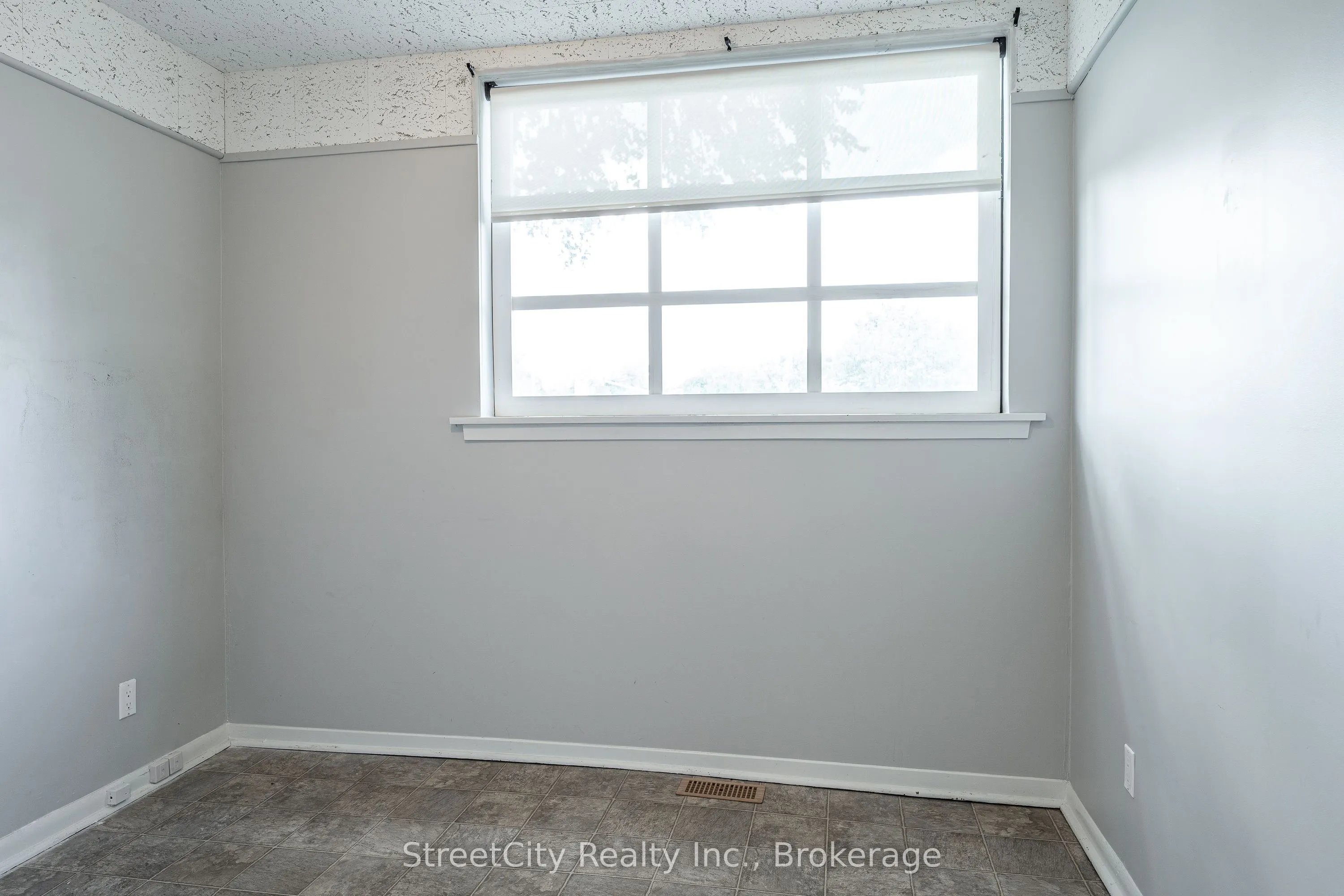 19 Waterloo Street S