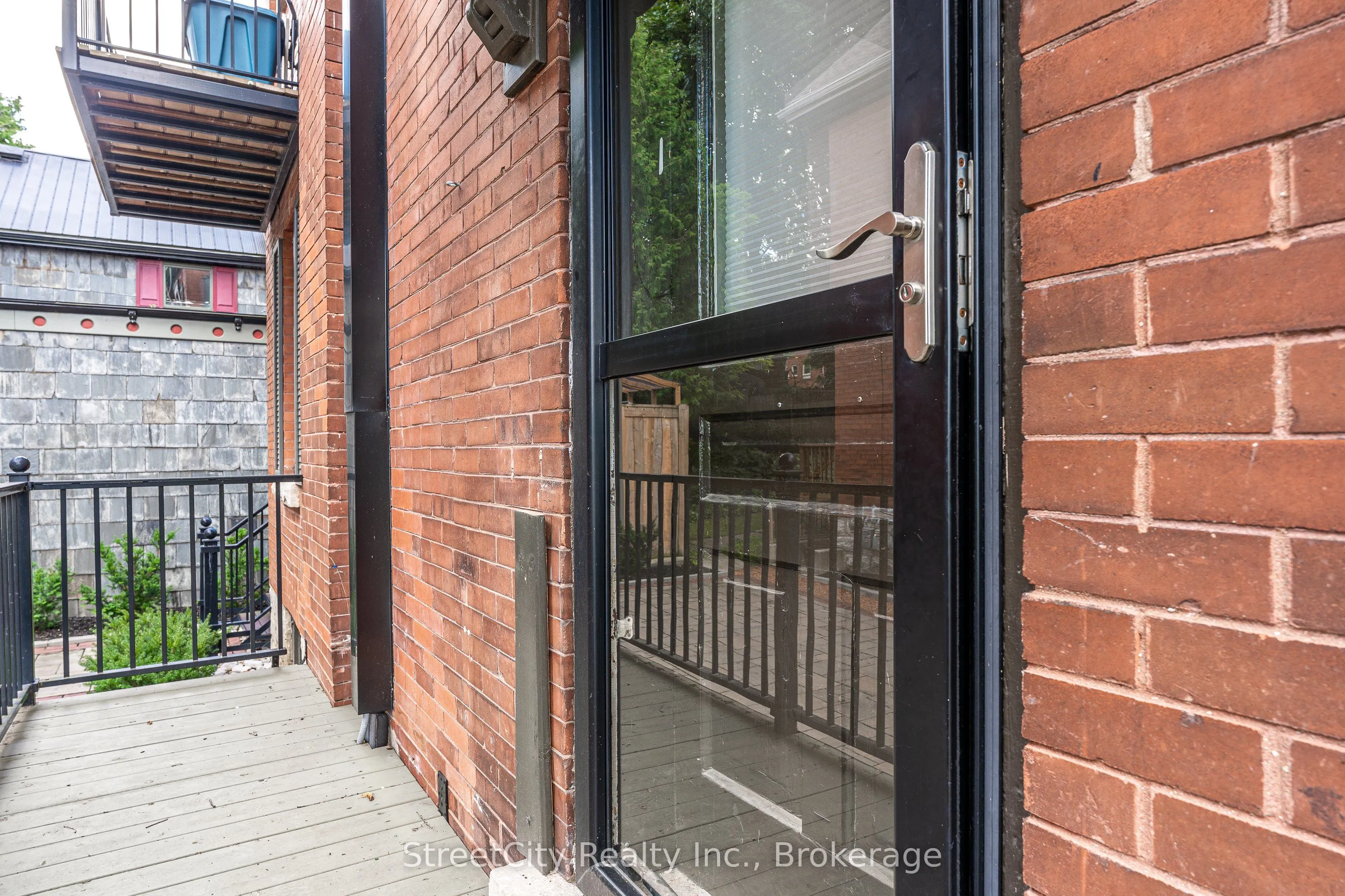 19 Waterloo Street S