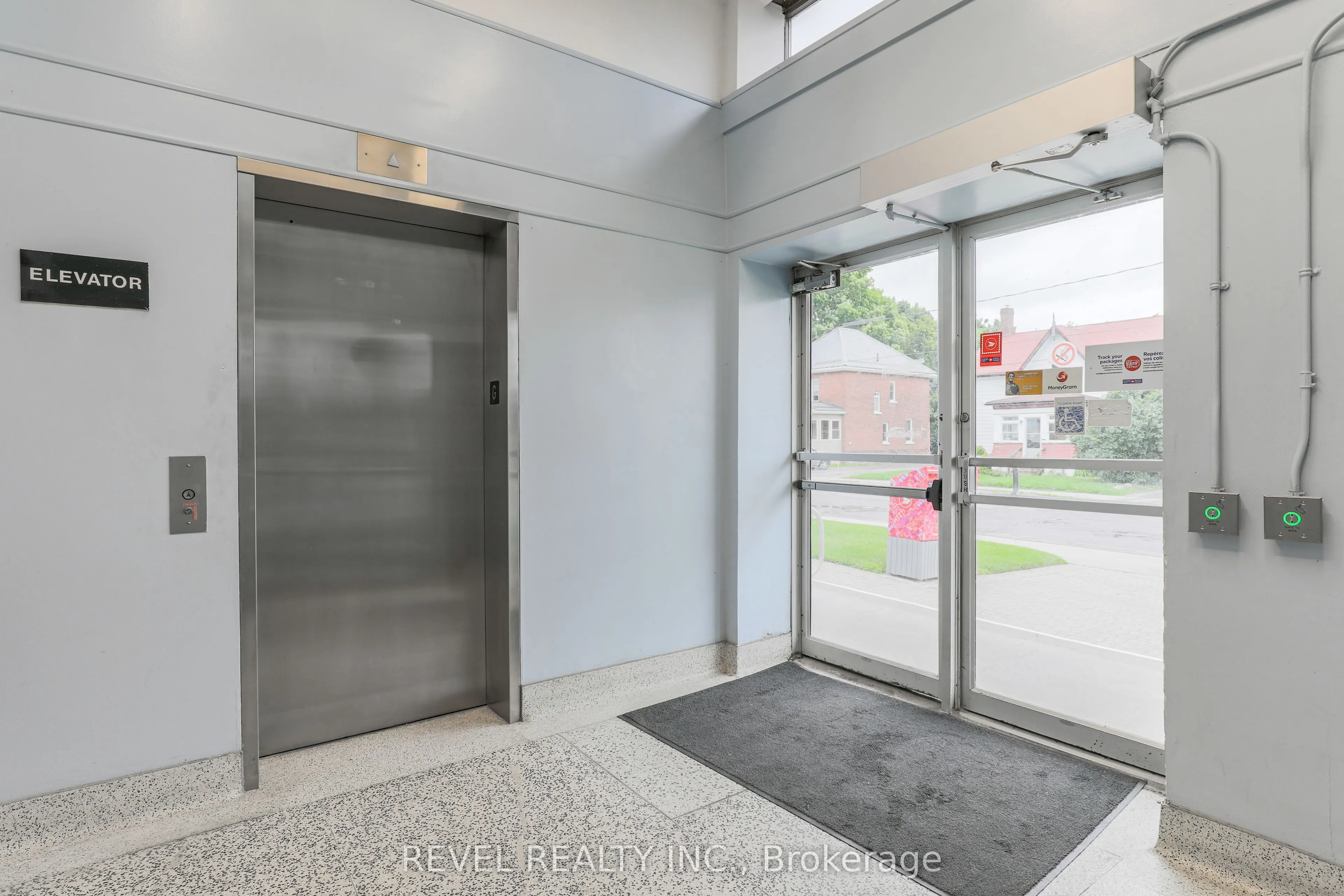 34 Cambridge Street S, #Upper 2