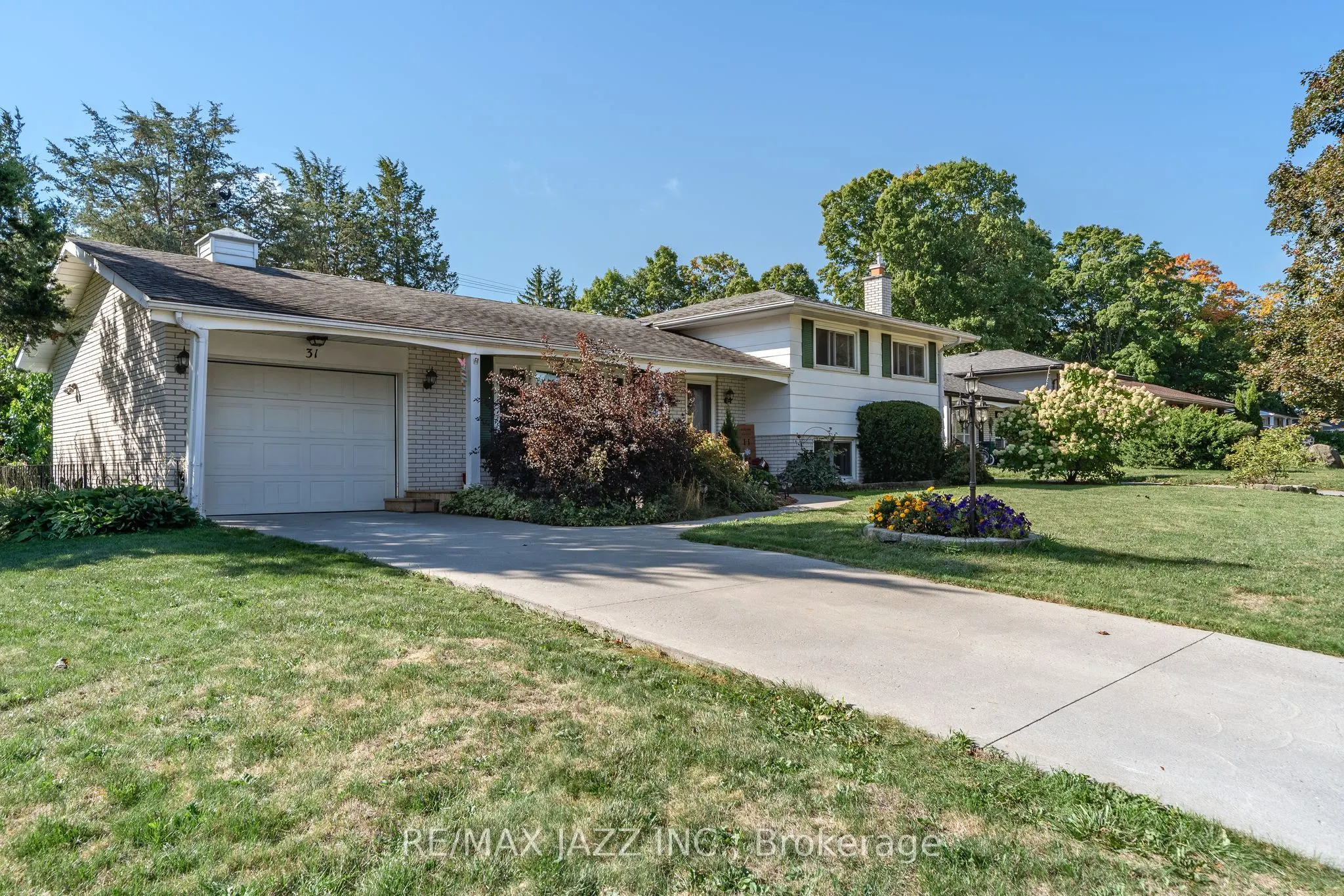 31 Edgeview Drive