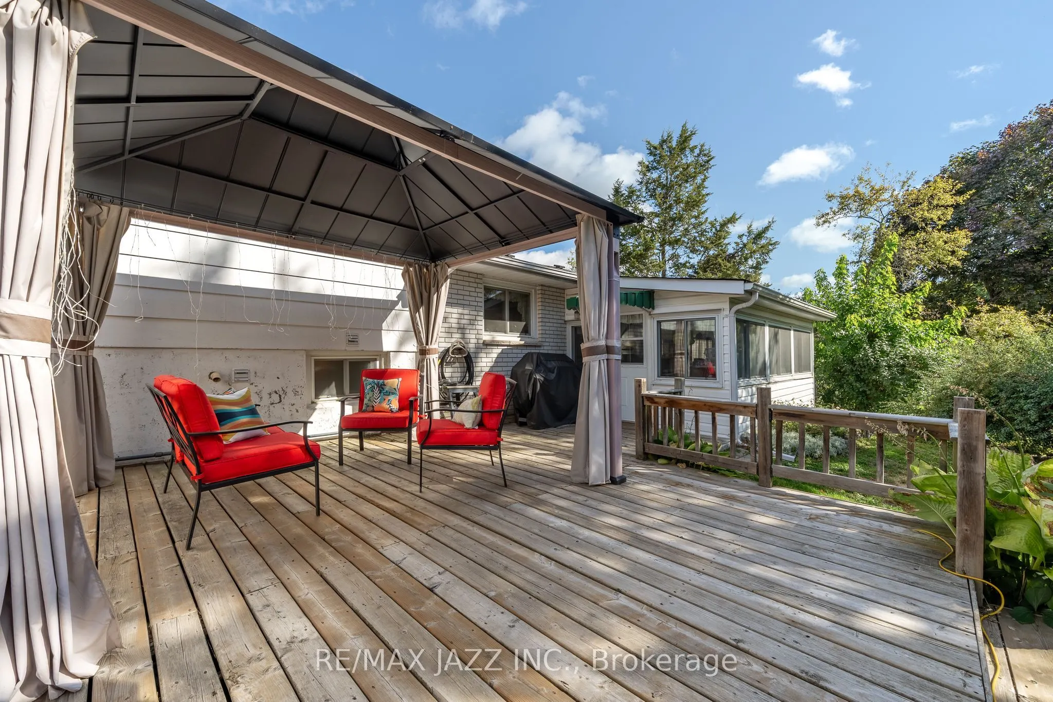 31 Edgeview Drive