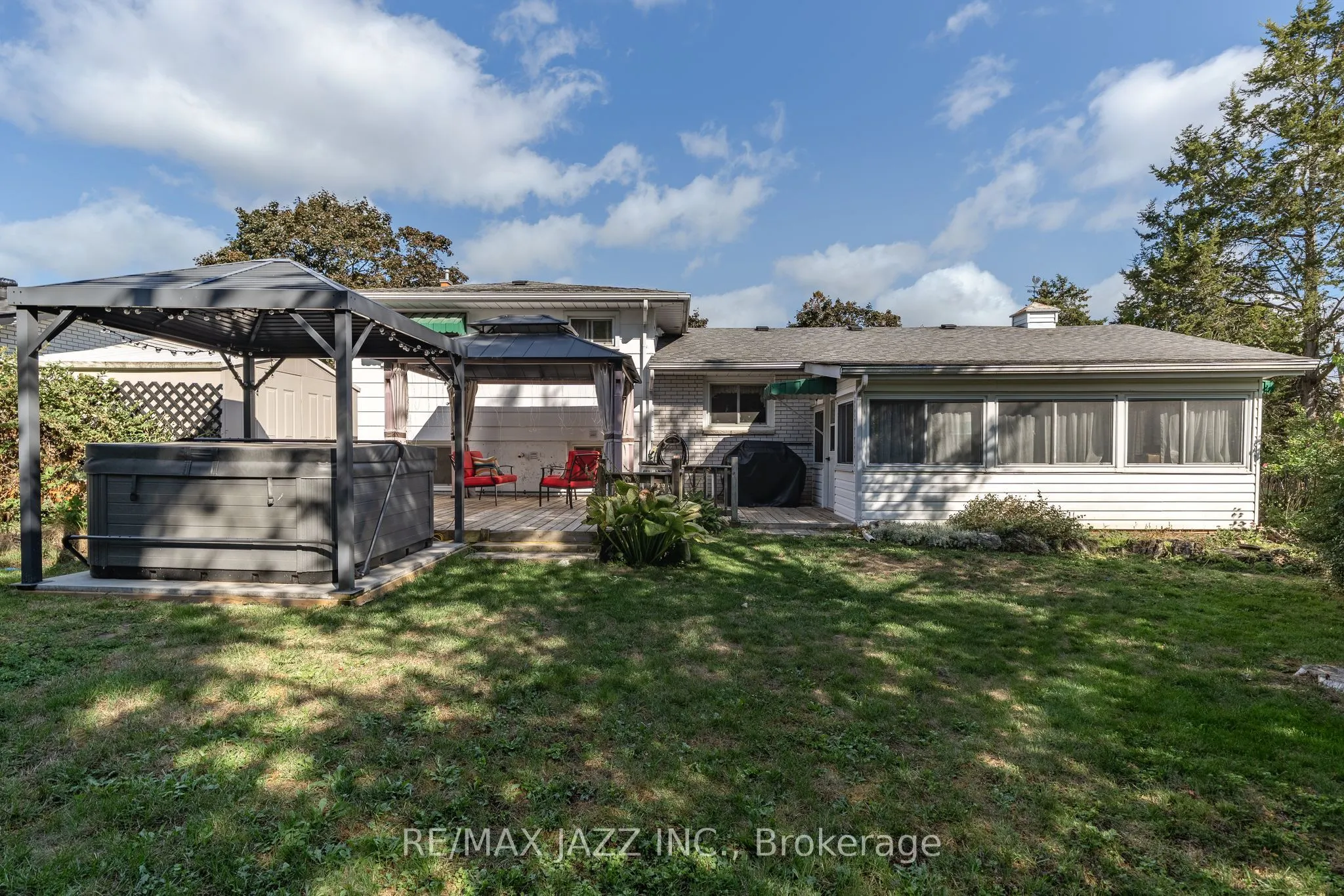 31 Edgeview Drive