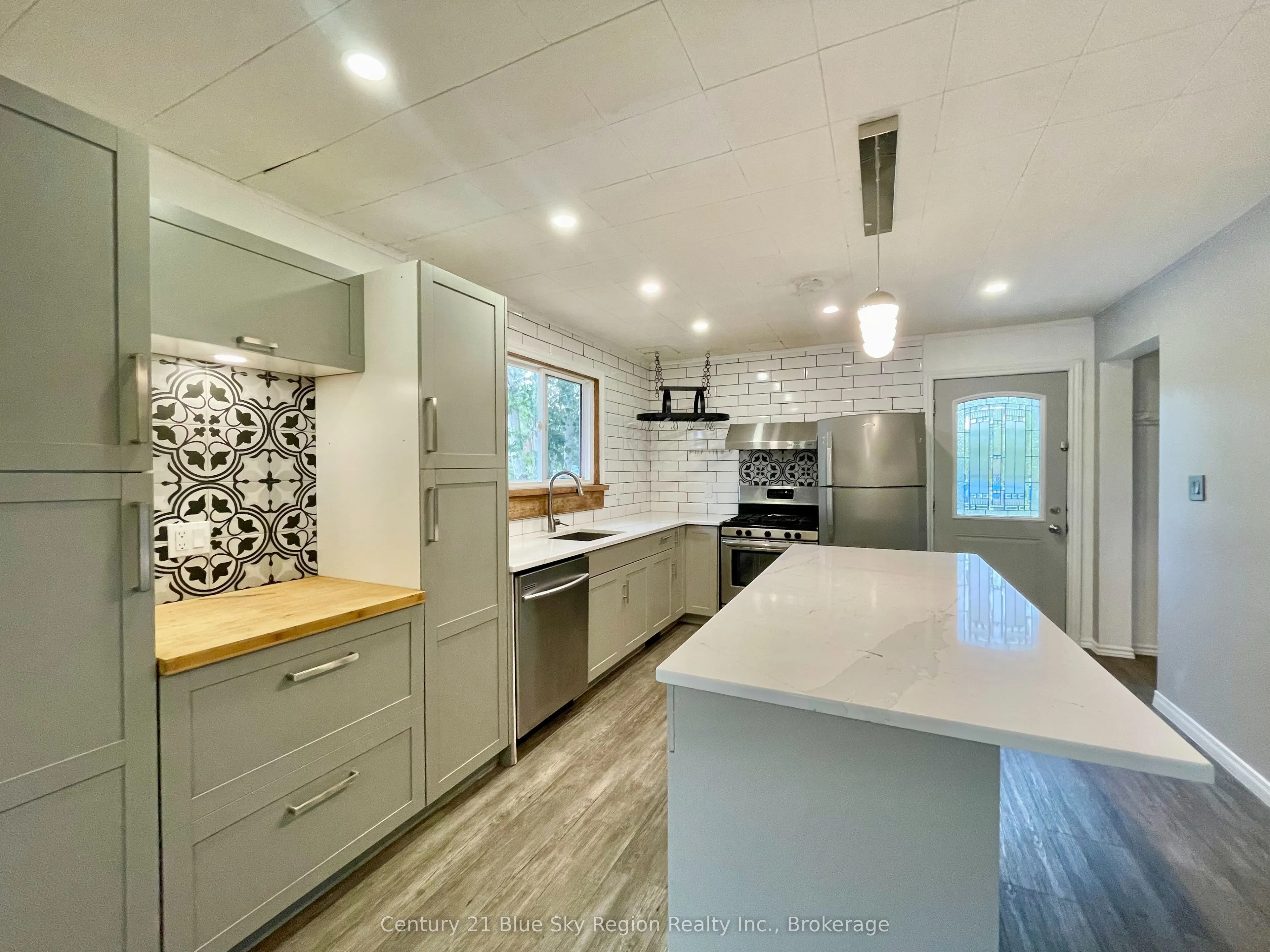 93 A Hood Avenue