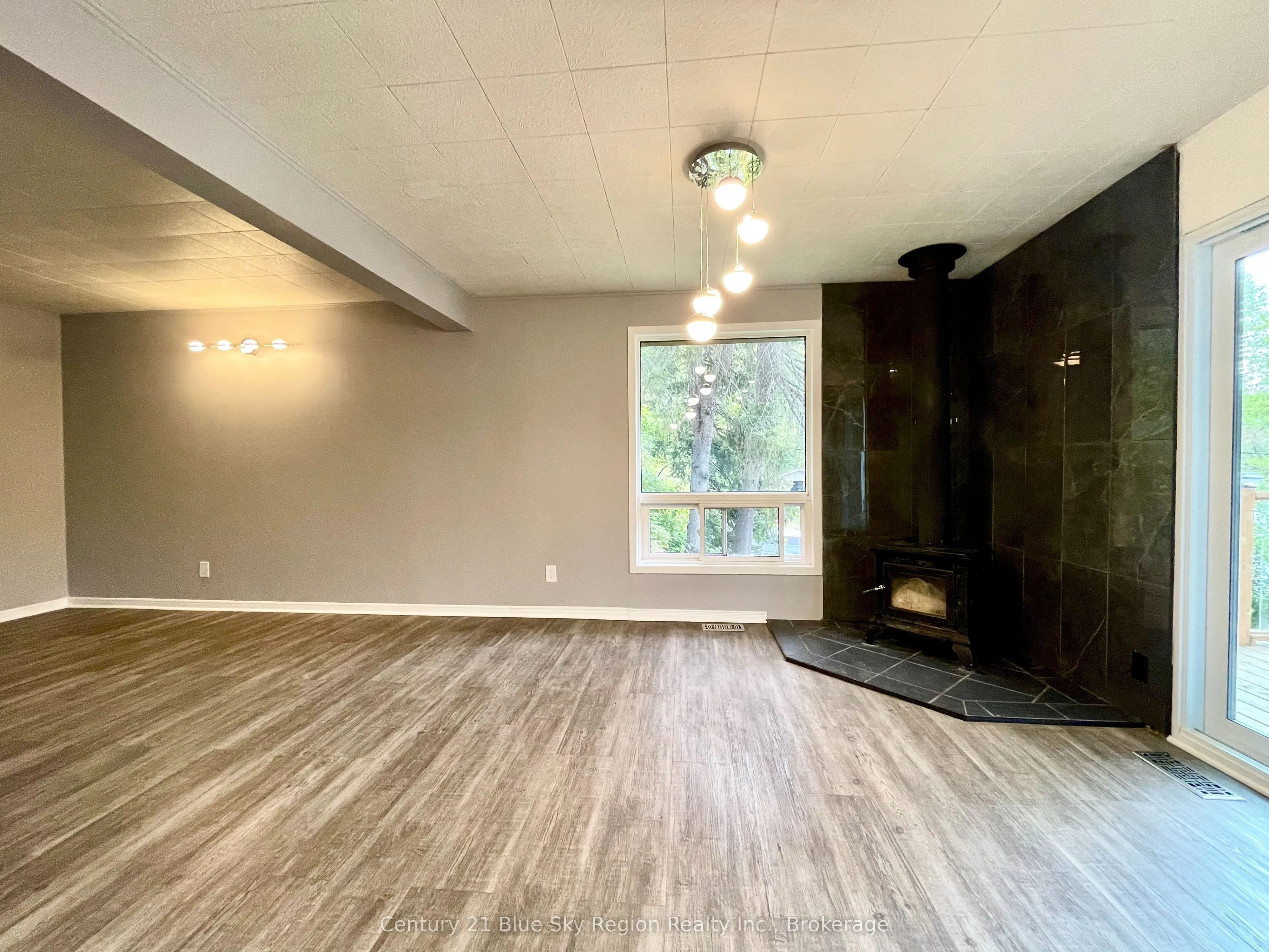 93 A Hood Avenue