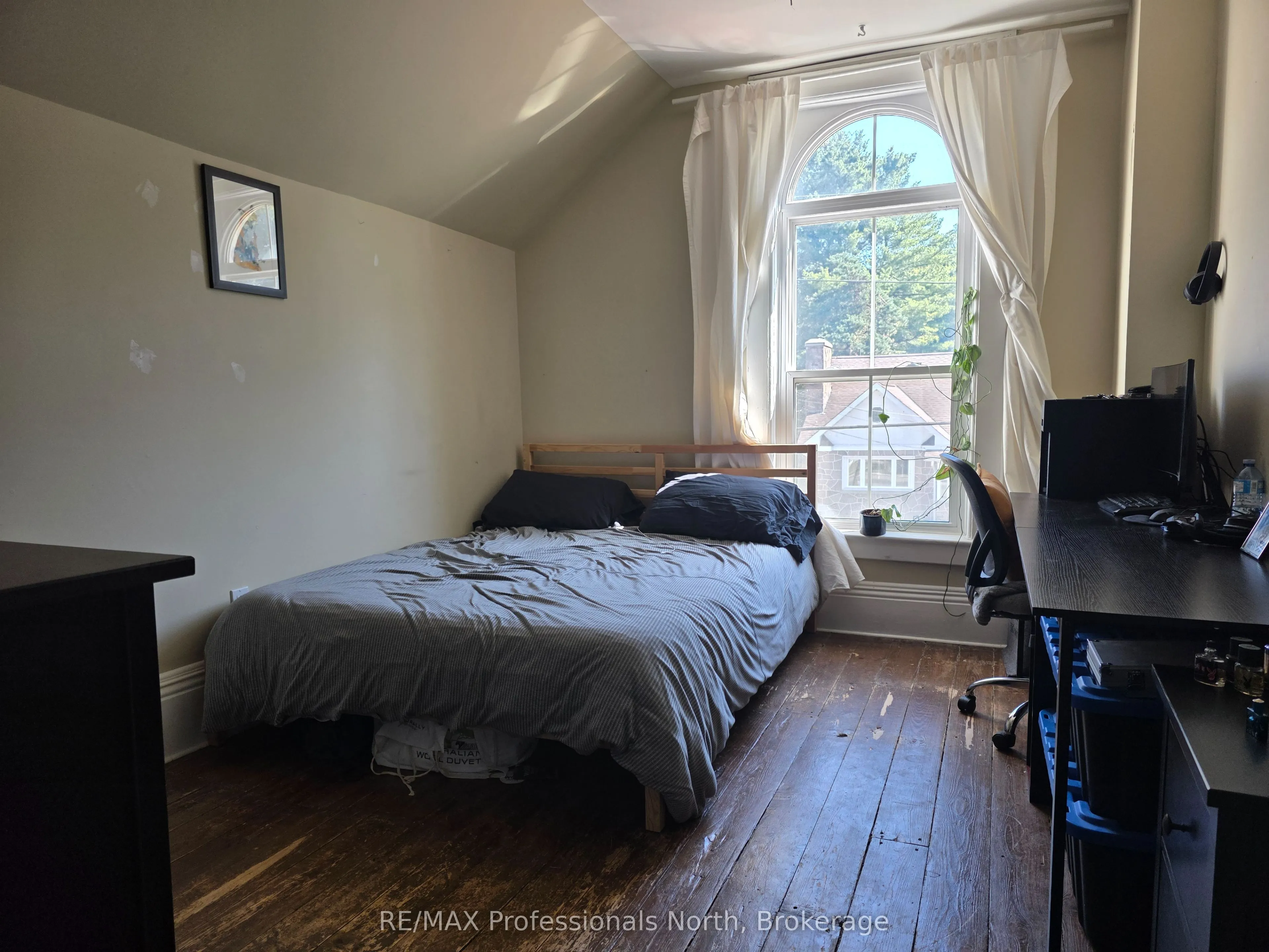 33-35 Pine Avenue