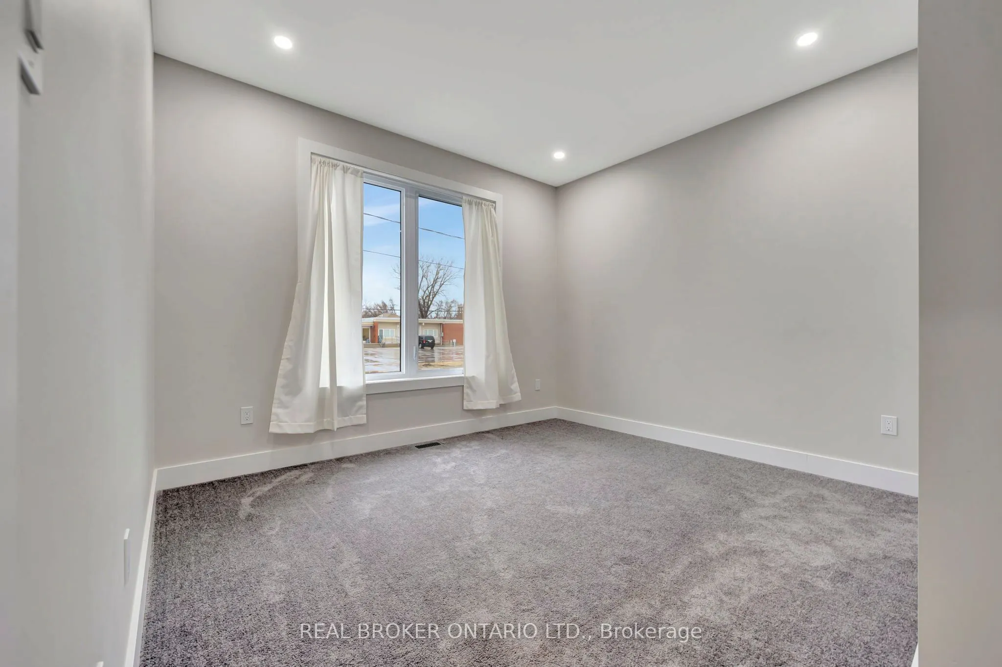 64 Queen Street W