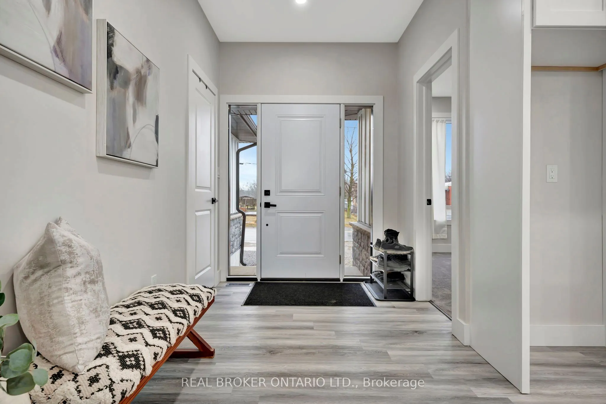 64 Queen Street W
