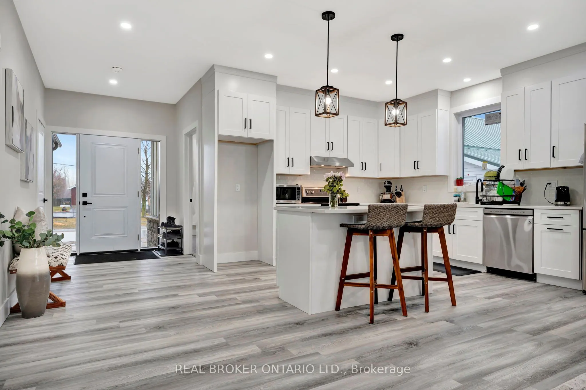 64 Queen Street W