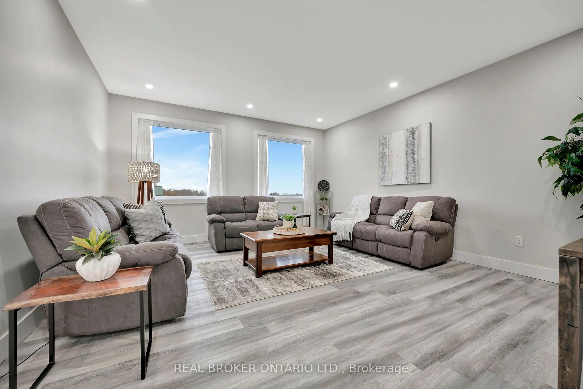 64 Queen Street W