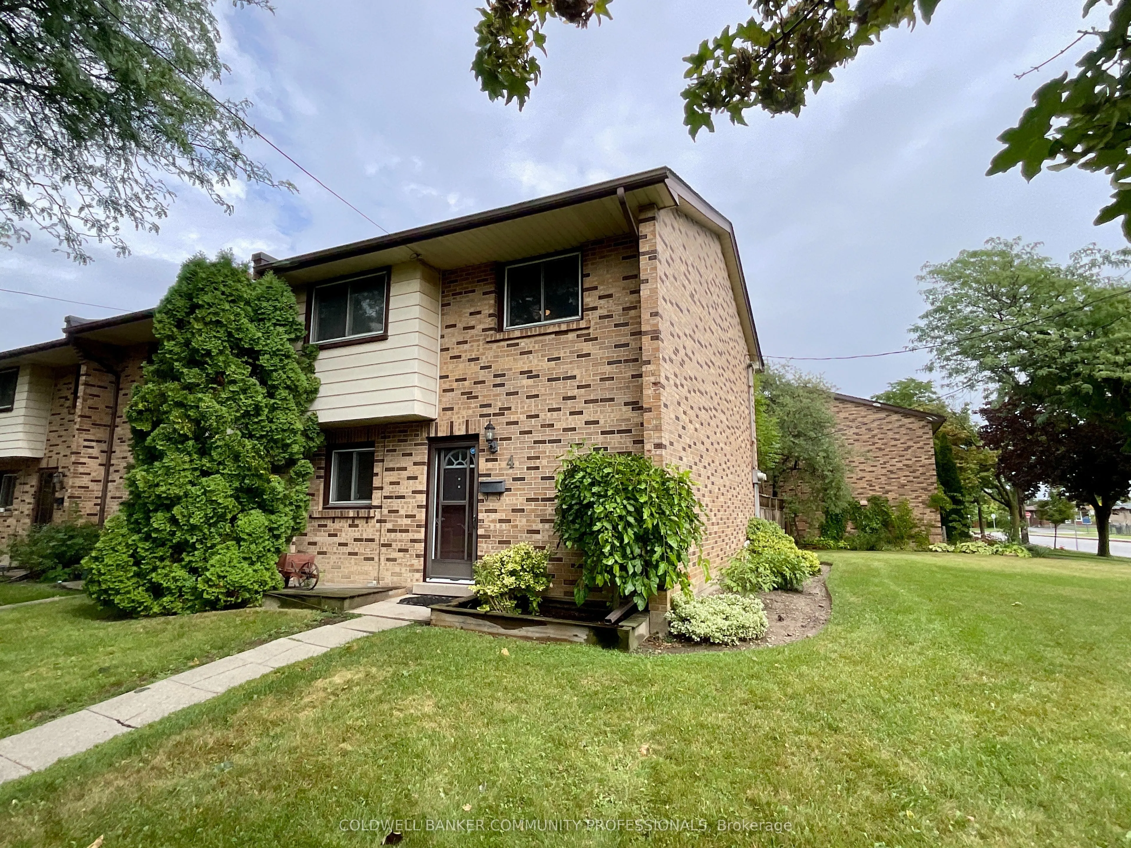 4 Rosanne Crescent, #4