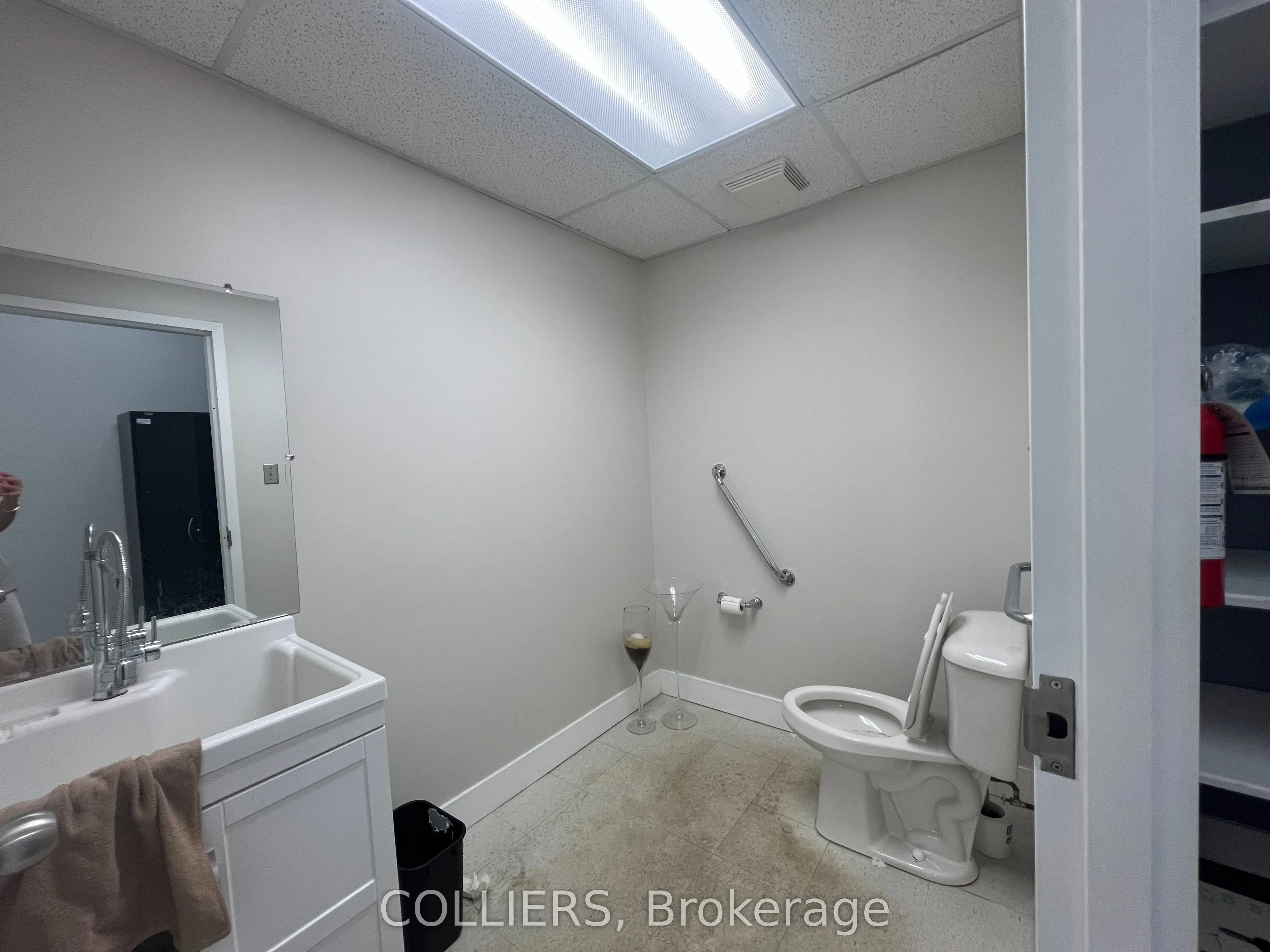 42 King Street E, #2