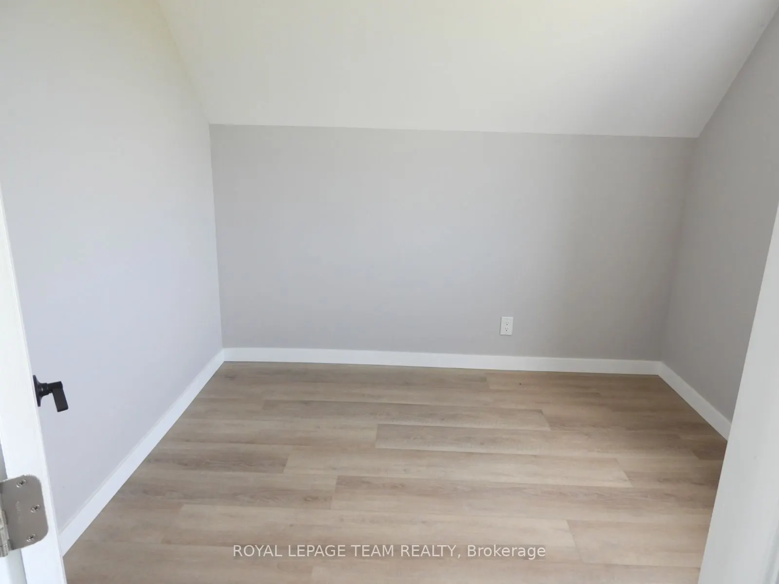 1133 12th Concession S Road S