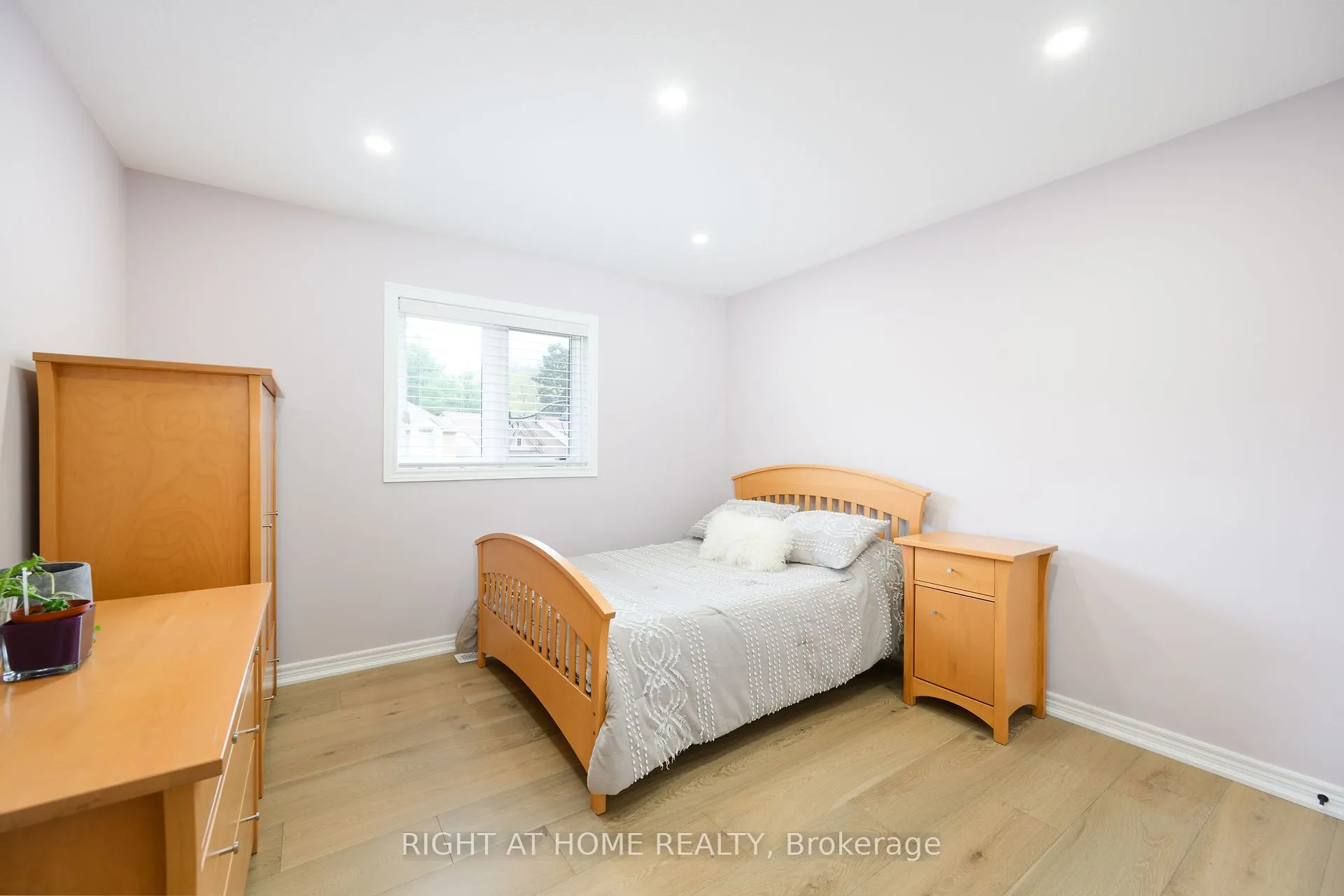 270 Main Street W, #9